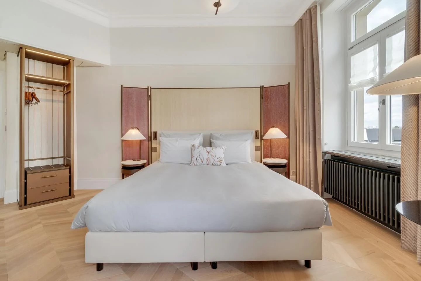 The kind of bed that makes staying in feel like the best plan.
Settle into our Superior Plus Room and make yourself at home in the heart of Zurich.
 
#HotelAmbassadorZurich #YourStoryYourStay #Zurich #BoutiqueHotel #SmallLuxury