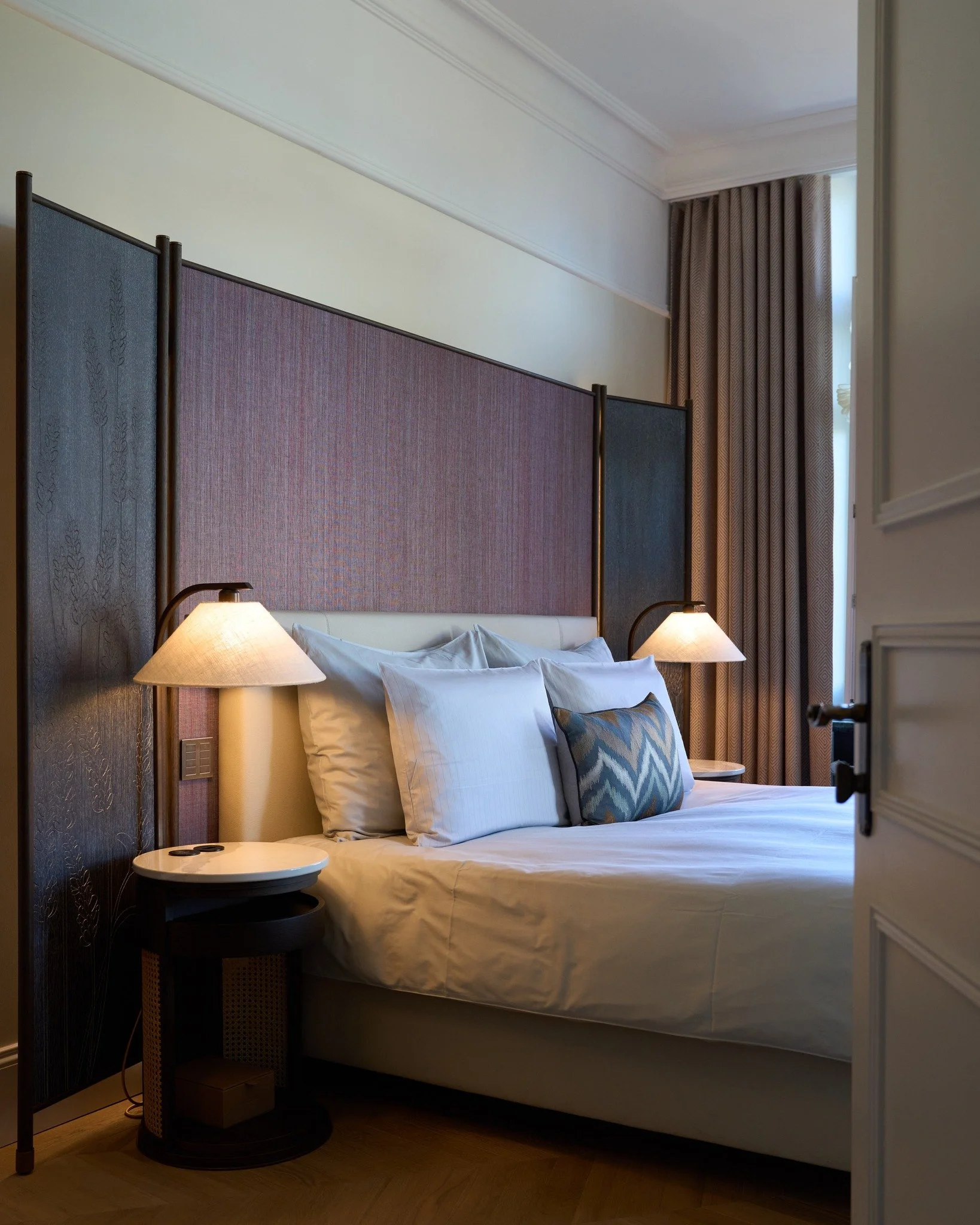 Autumn outside, comfort inside. 🍂

#AmbassadorHotel #AmbassadorZurich #ZurichSeefeld #Zurich #VisitZurich #BoutiqueHotel #LuxuryStay #ZurichCity #LakeZurich #CityGetaway #SwissHotels #MeiliSelectionHotels