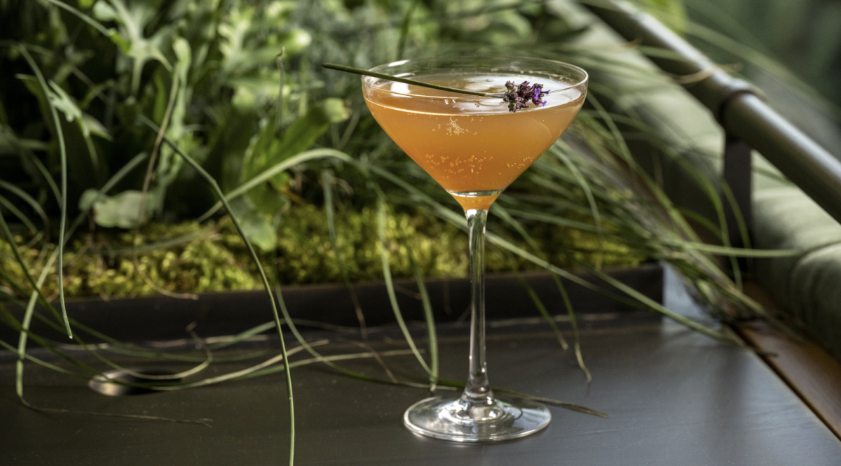 Crafting Botanically-Inspired Cocktails: