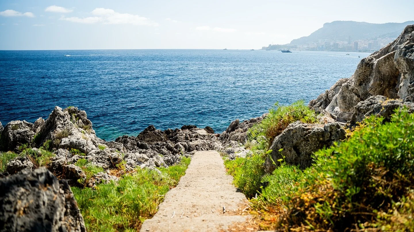 Shooting photo express sur la C&ocirc;te d&rsquo;Azur !

Mise en lumi&egrave;re d&rsquo;un superbe sentier entre Roquebrune-Cap-Martin et Menton 🌊🌿

Drone, appareil photo. plus de 60 clich&eacute;s r&eacute;alis&eacute;s et livr&eacute;s en moins d