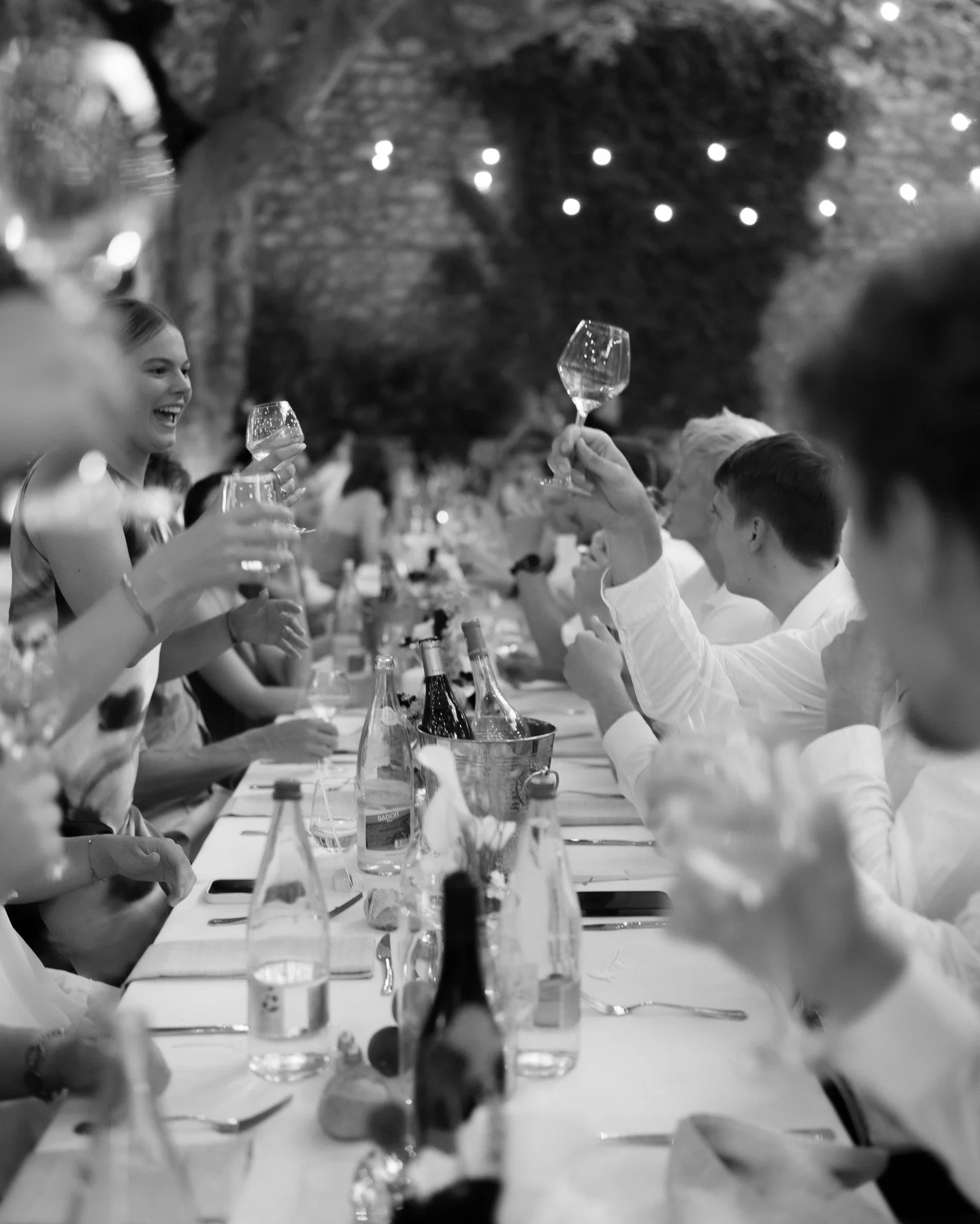 Dinner in Le Provence. 

Photo @audreynaessens
Video @notaphotographer.weddingfilms
Coordination @_lheuredoree
Dress @astrid.van.hemeldonck
Suit @suitsupply
Bowtie @brunellocucinelli_brand
Shoes @lolacruzshoes
HMUA @charlenedolomaquilleuse
Venue @le_