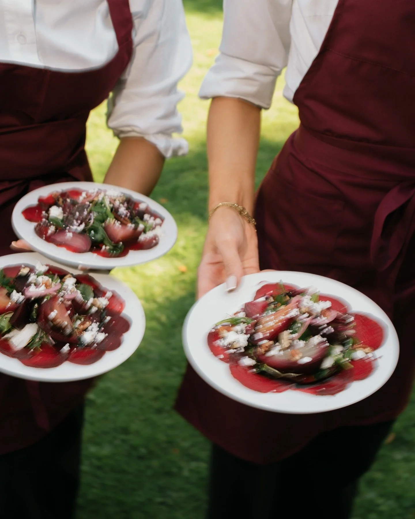 The reason I don't lose any weight during wedding season while still burning 4k calories... 

Wedding dinners on digital &amp; 35mm film

#audreynaessens #audreynaessensfotografie

#weddingdinner #weddingfood #weddingmenu #weddingcatering #verloofd #