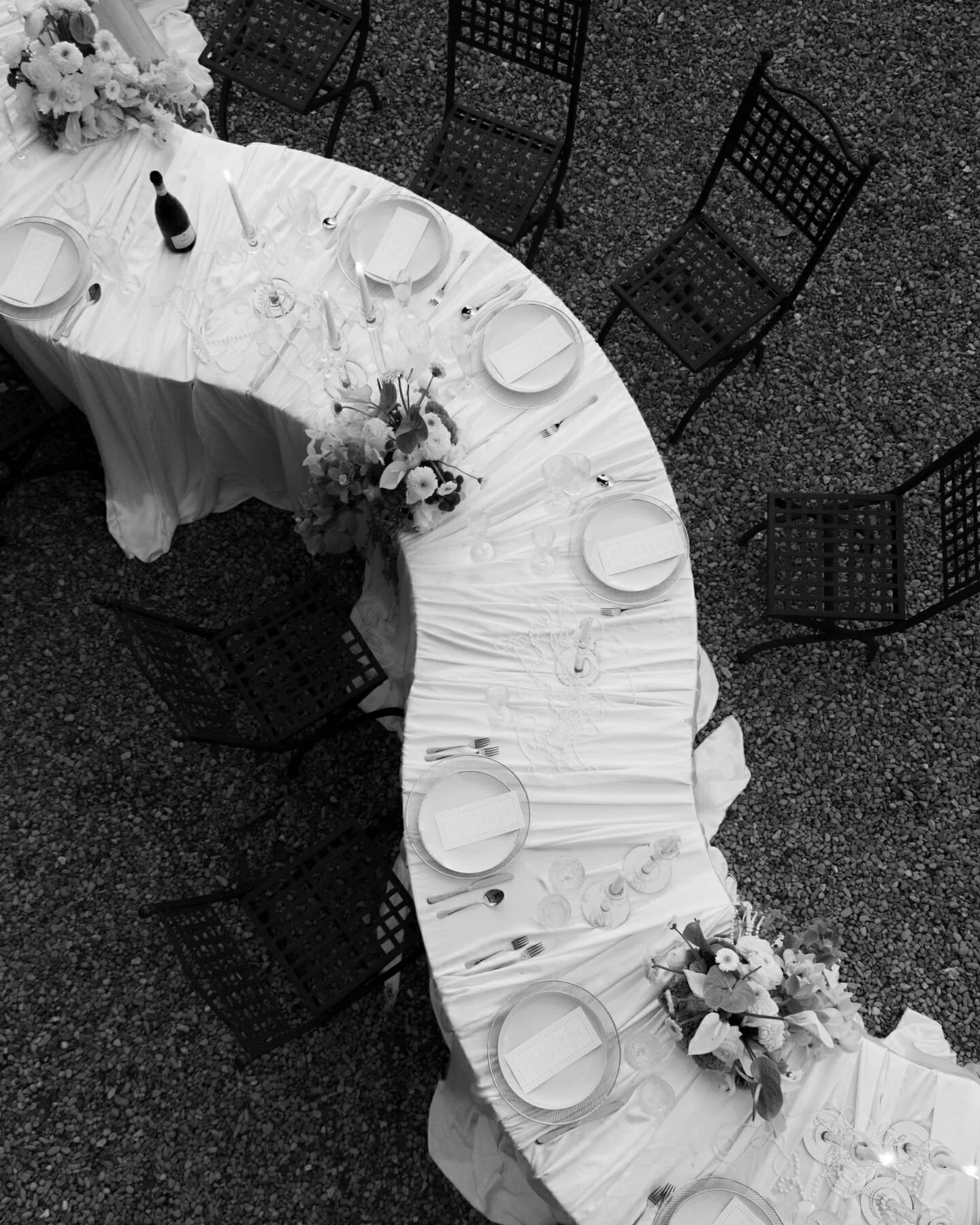 I'm a sucker for pretty tables.

Florist &amp; decor @mellietreats
Stationery @verdesalviawedding
Venue @villa_la_commenda_concordia

#audreynaessens #audreynaessensfotografie

#tuscanywedding #tuscanyweddingphotographer #weddingstyling #weddingtable