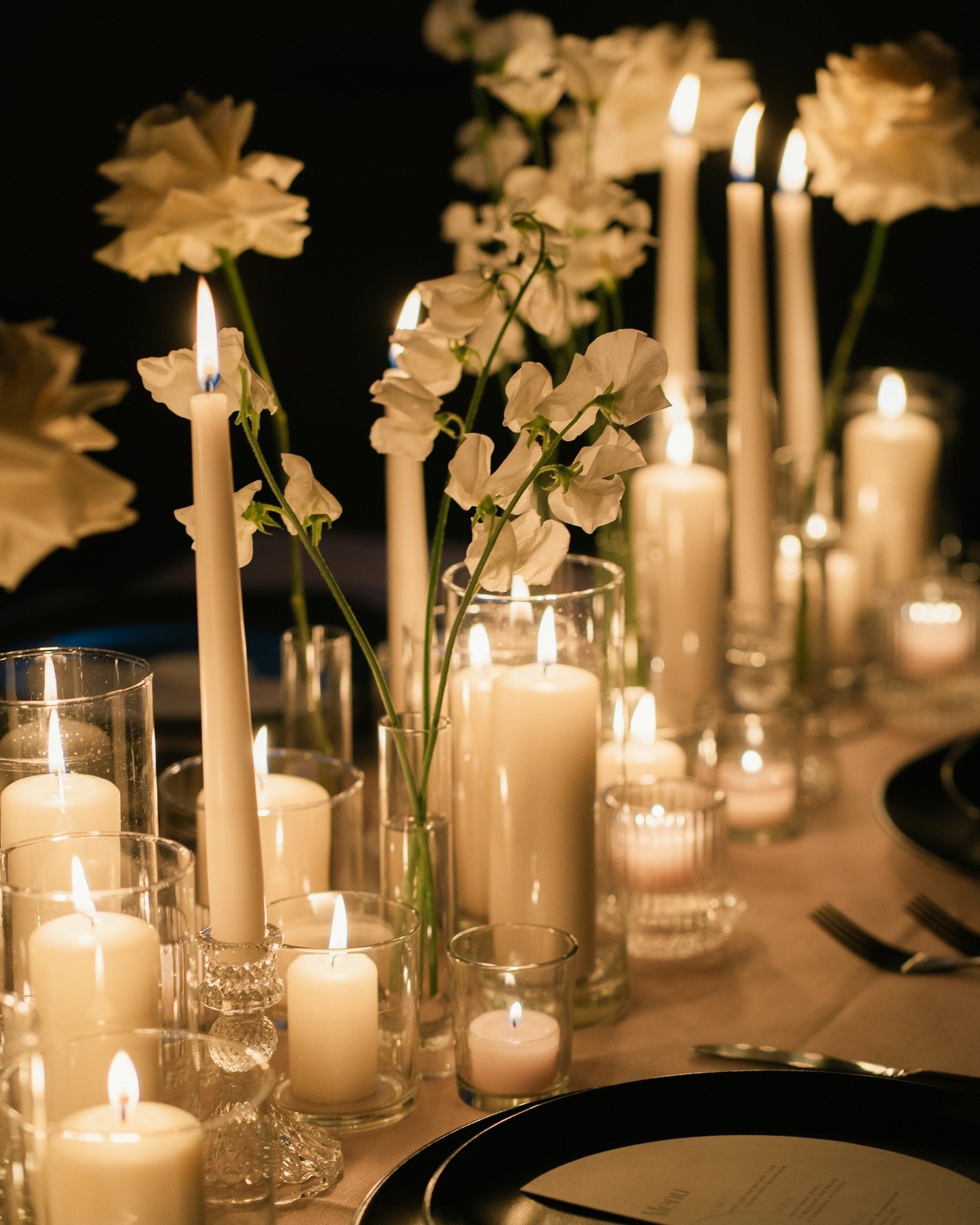 Who needs lighting when you can have a 100 candles on your table? 

#audreynaessens #audreynaessensfotografie 

#como #comowedding #candles #candlelight #candletable #whitewedding #allwhite #weddingtable #weddingstyling #weddingtabledecor #weddingdes
