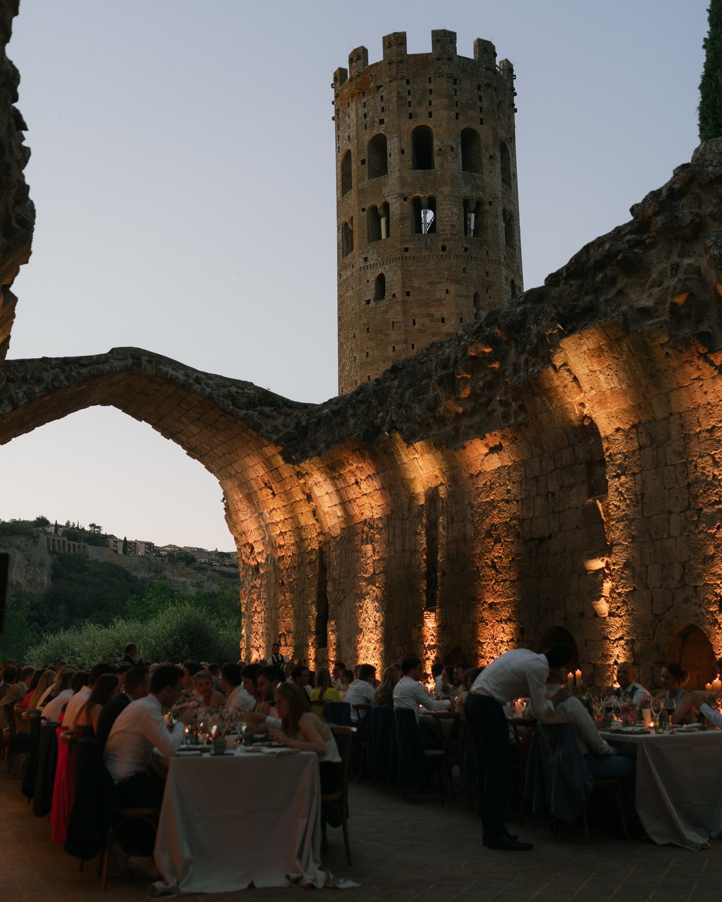 Going back in time to 2022 with this beautiful weekend in Orvieto.

Venue @labadiaorvieto 
Dress @rebel_at_heart_bridal_studio

#audreynaessens #audreynaessensfotografie

#tuscanywedding #destinationwedding #italiandestinationweddingplanner #italywed