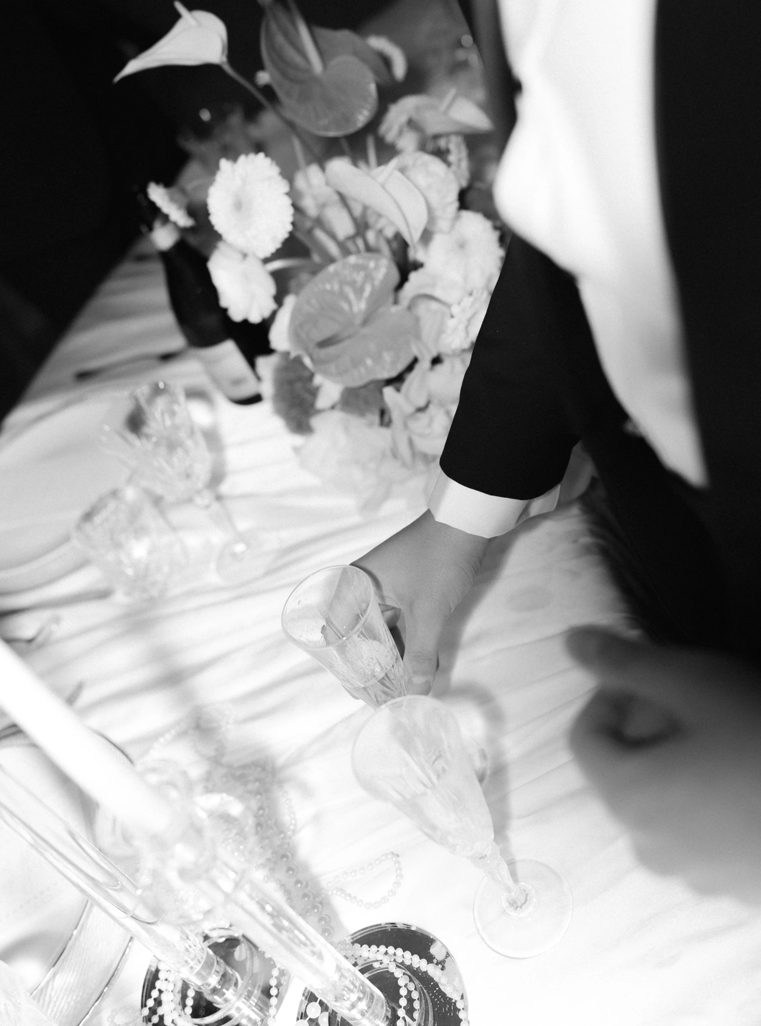 Cheers. 

#audreynaessens #audreynaessensfotografie

#tuscanywedding #wezoree #trouweninitalie #trouwenintoscane #thewed #thelane #antibride #modernbride #italydestinationwedding #wedvibes #editorialwedding #luxurywedding #luxuryweddingphotographer #