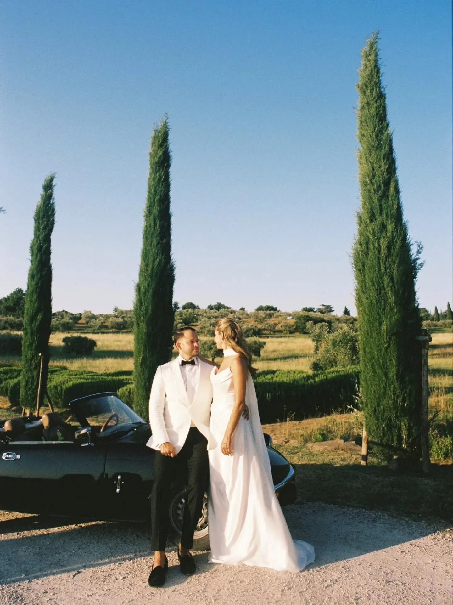 M + S | Montepulciano 
on 35mm film 

Car @slowhills
Dress @viviennewestwood
Suit @suitsupply
Officiant @colombo_andy
HMUA @daria_wedding_stylist
Venue @lupaia

tuscanywedding tuscanyelopement tuscanyphotographer verloofd trouwenin2027 trouweninhetbu