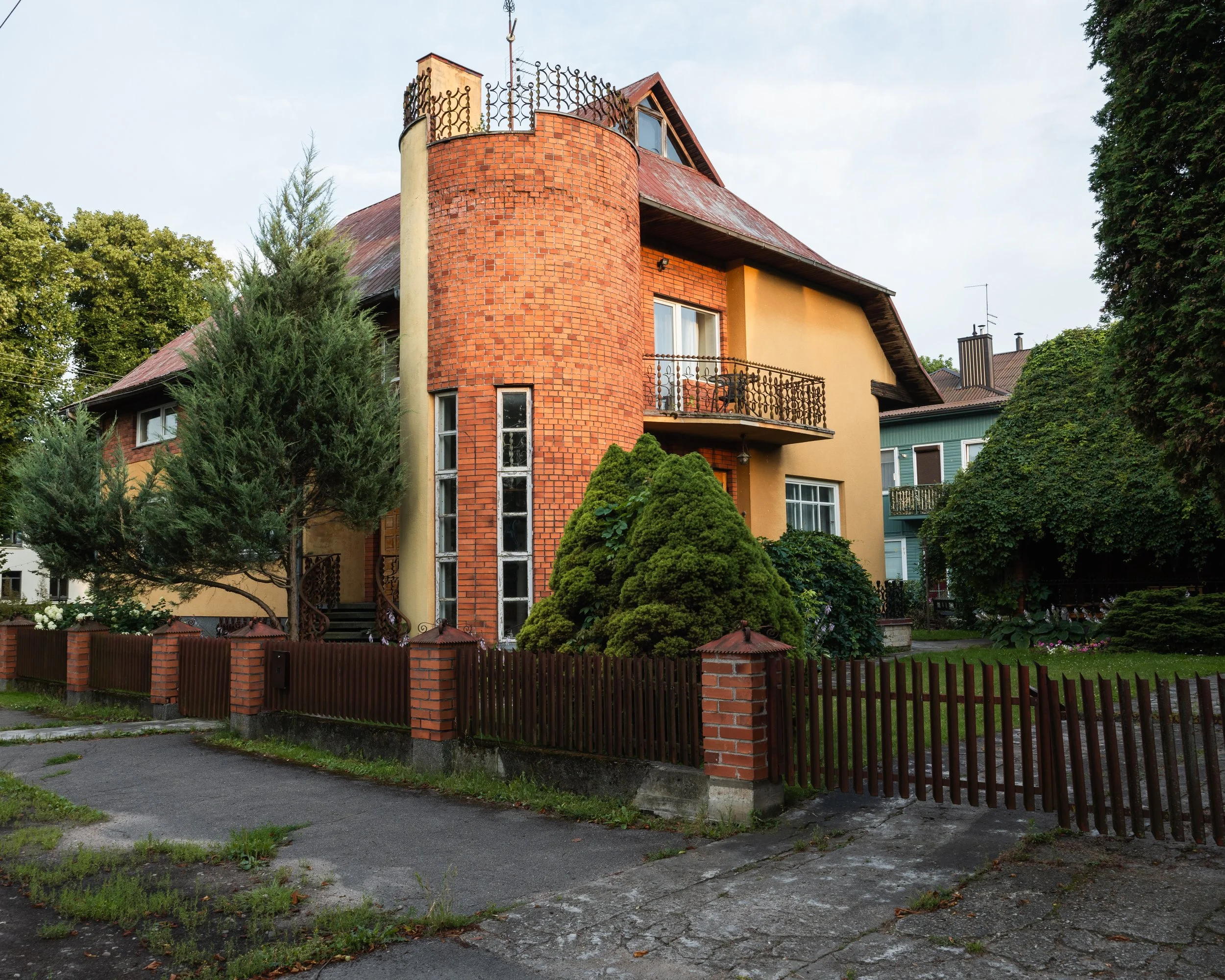 A great example of the kind of unusual features these 'castles' can have - a tower!