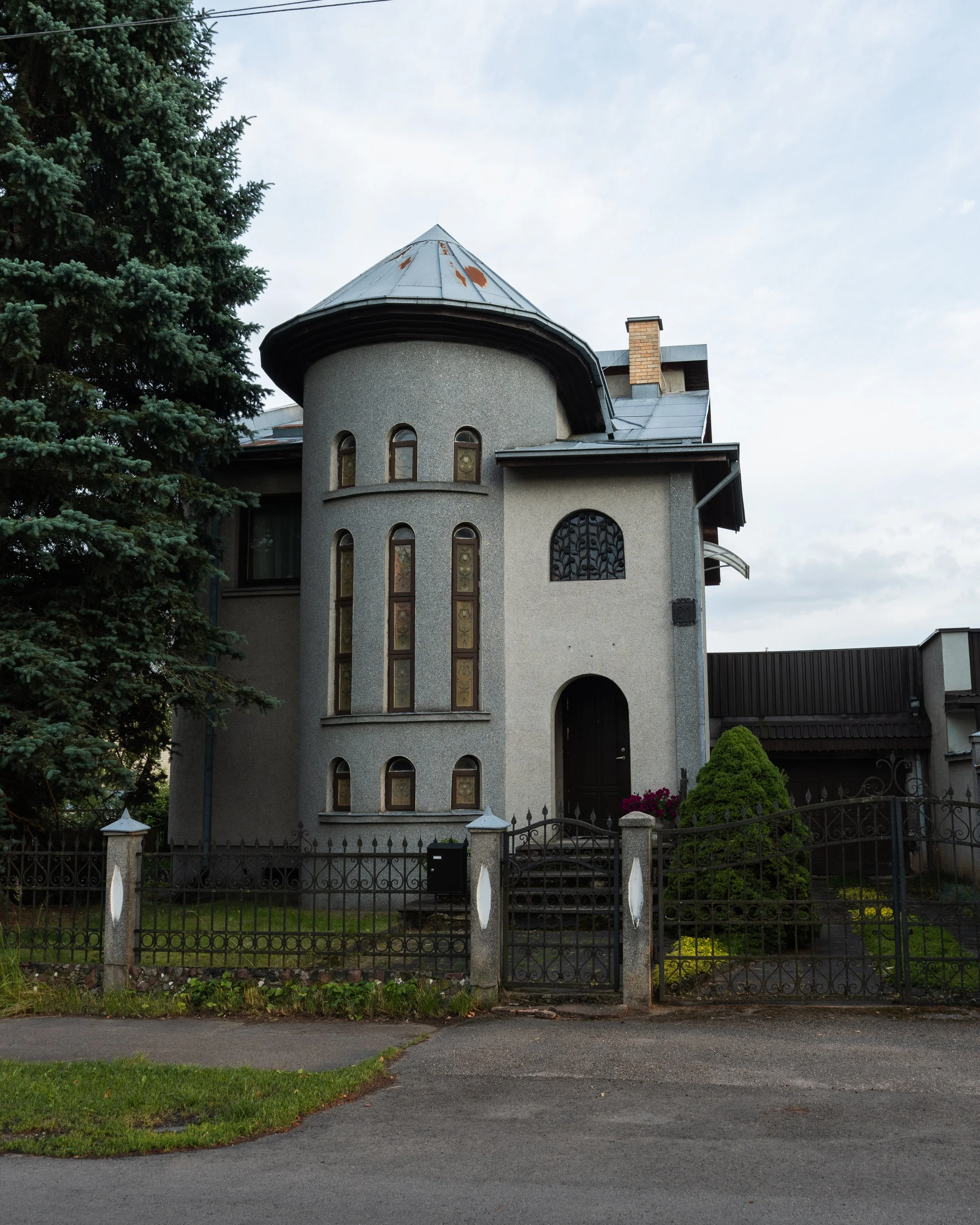 Another tower-like feature - or perhaps a monastery?