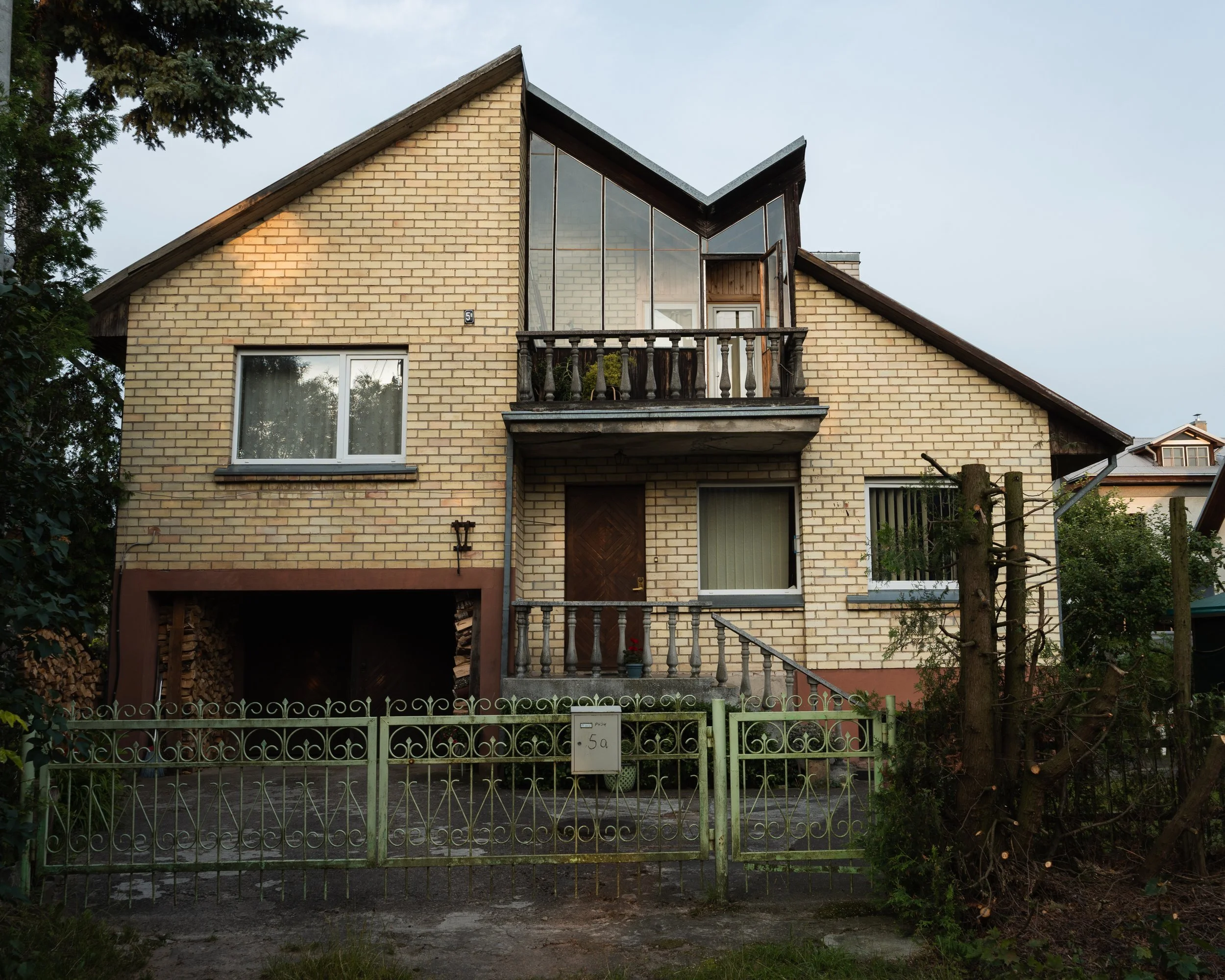 Just look at that roof line!