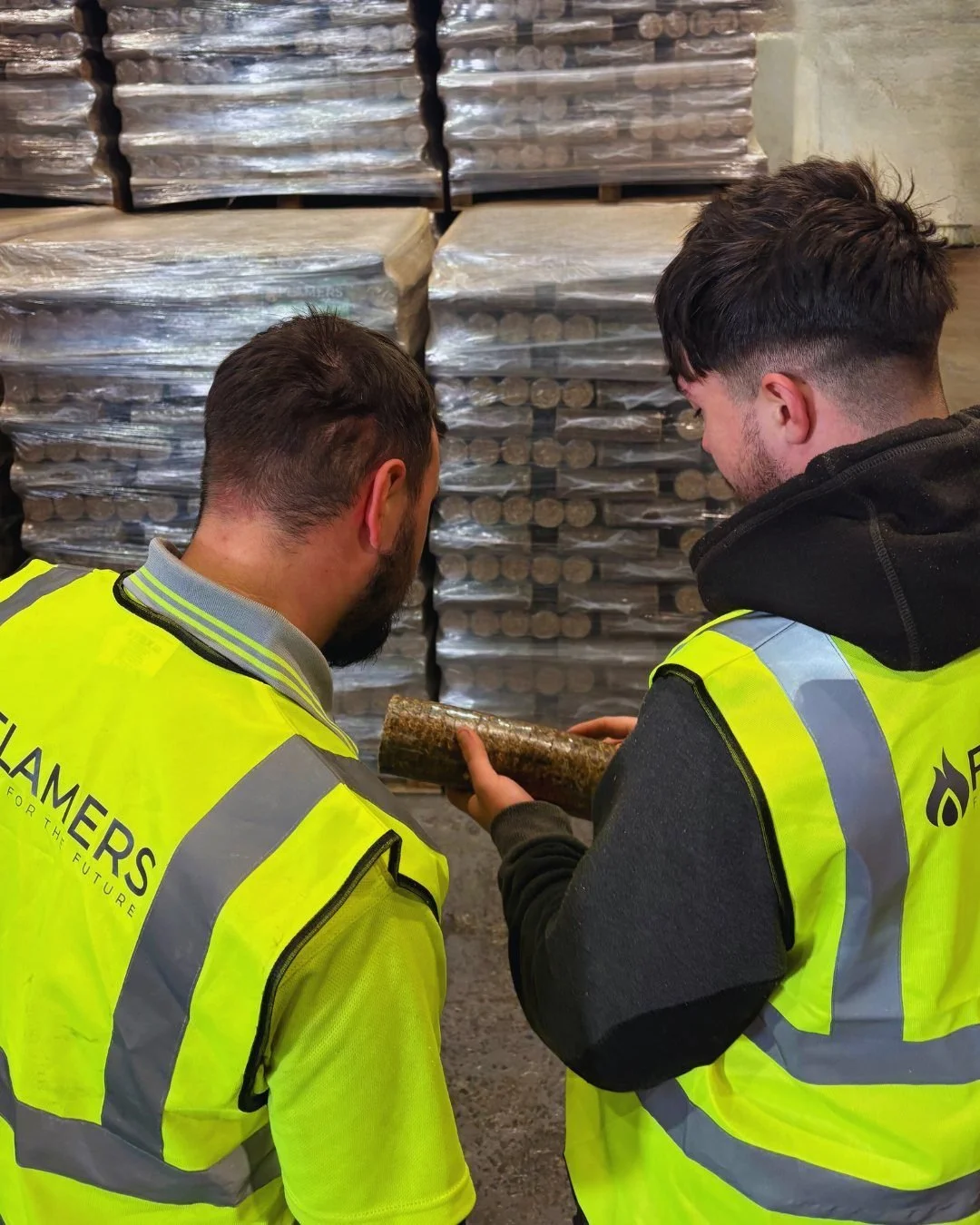 team-inspecting-woodlog-pallets.jpg