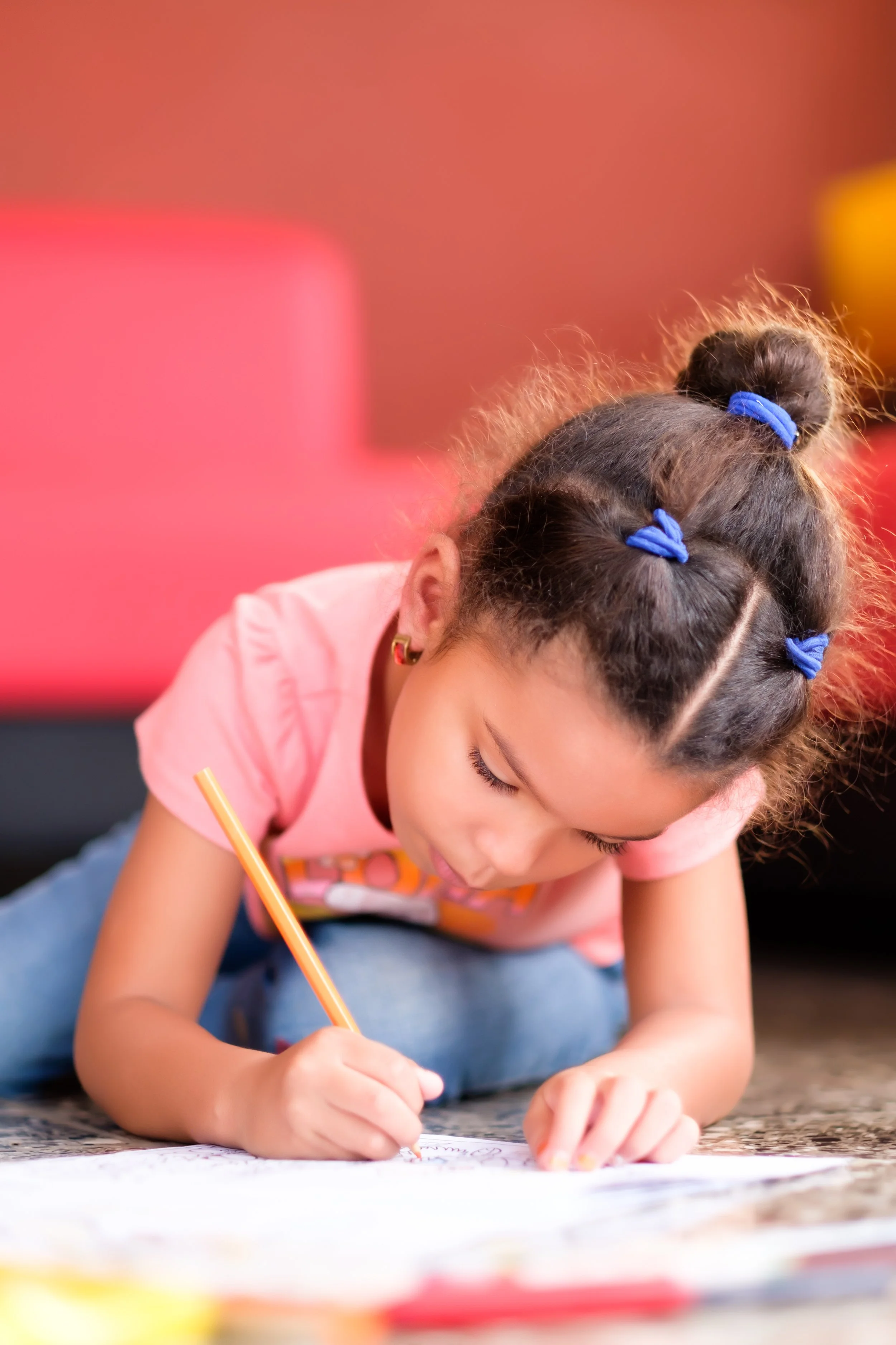 Little girl coloring on the floor