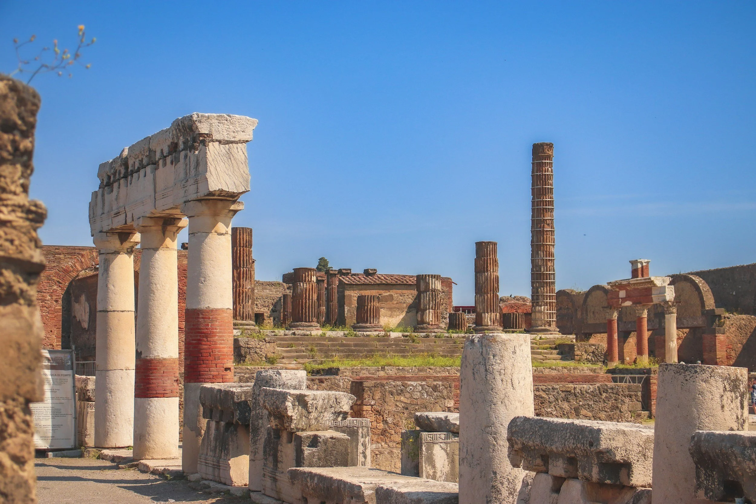 Landscape image of Pompeii