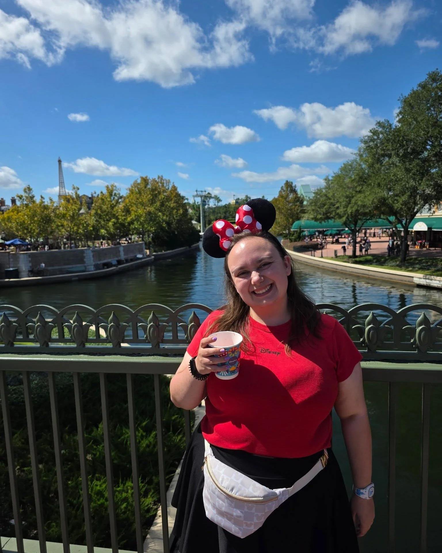 Disney reminder of the day: PLEASE stay hydrated in Orlando because that Florida heat is no joke!

Standing near the International Gateway at EPCOT looking cute is all fun and games until you realise you&rsquo;ve walked 25,000 steps and forgotten to 