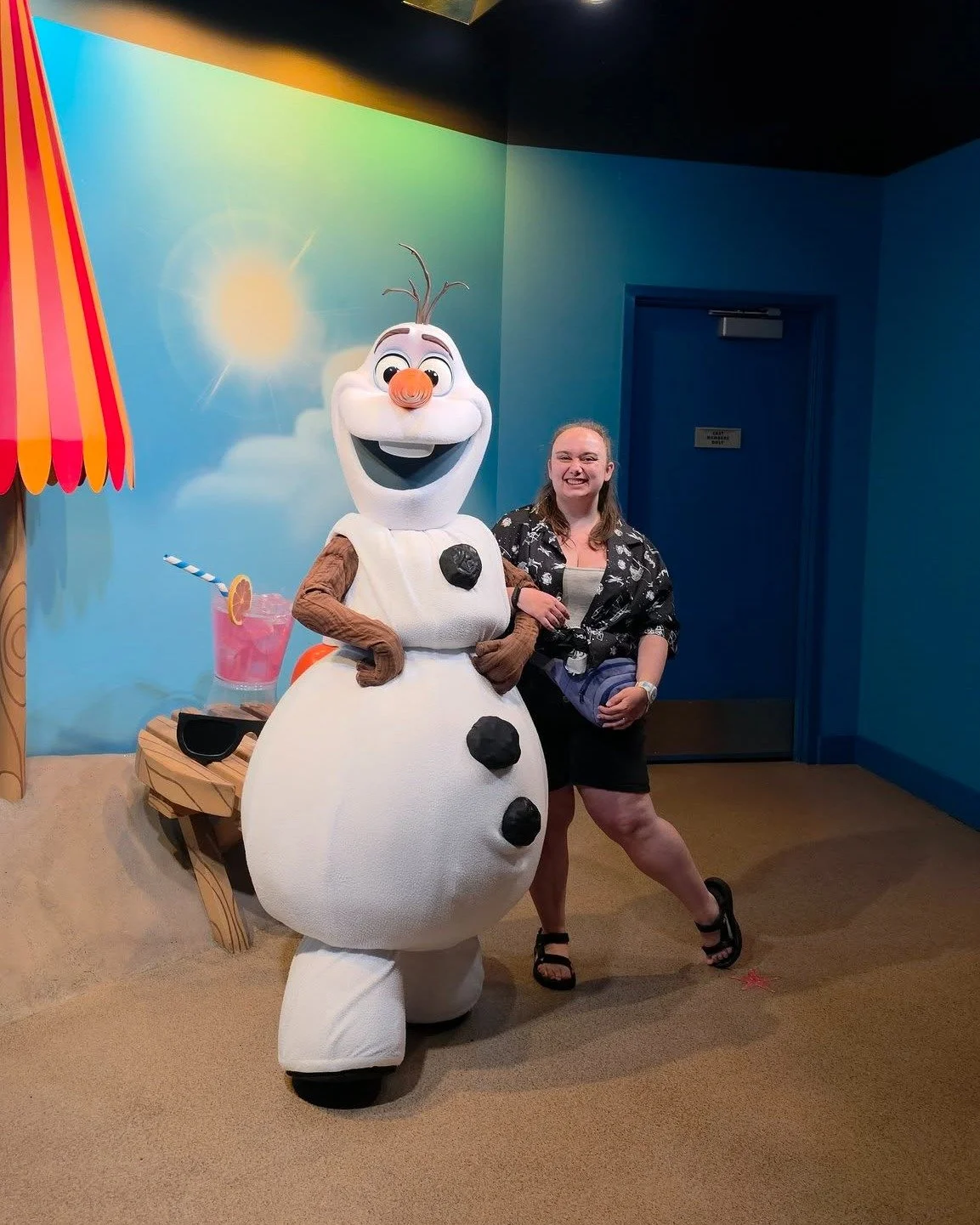 Meeting Olaf at Disney's Hollywood Studios honestly felt like getting a hug from pure happiness ✨

He&rsquo;s chaotic, dramatic, adorable, and somehow exactly how you&rsquo;d imagine him to be in real life.

Character meets like this are genuinely on