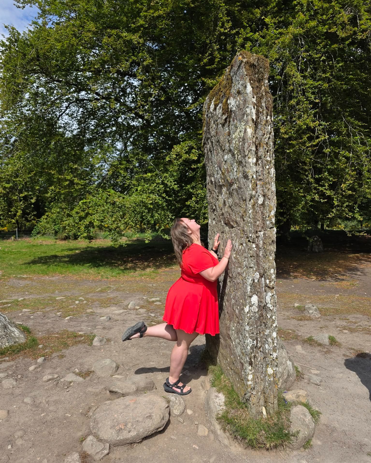 Still waiting for one of these stones to send me back in time...✨ 

At this point, I think I've touched every standing stone in Scotland just in case *this* is the one that finally works. 😂

Clava Cairns is over 4,000 years old and is said to have i