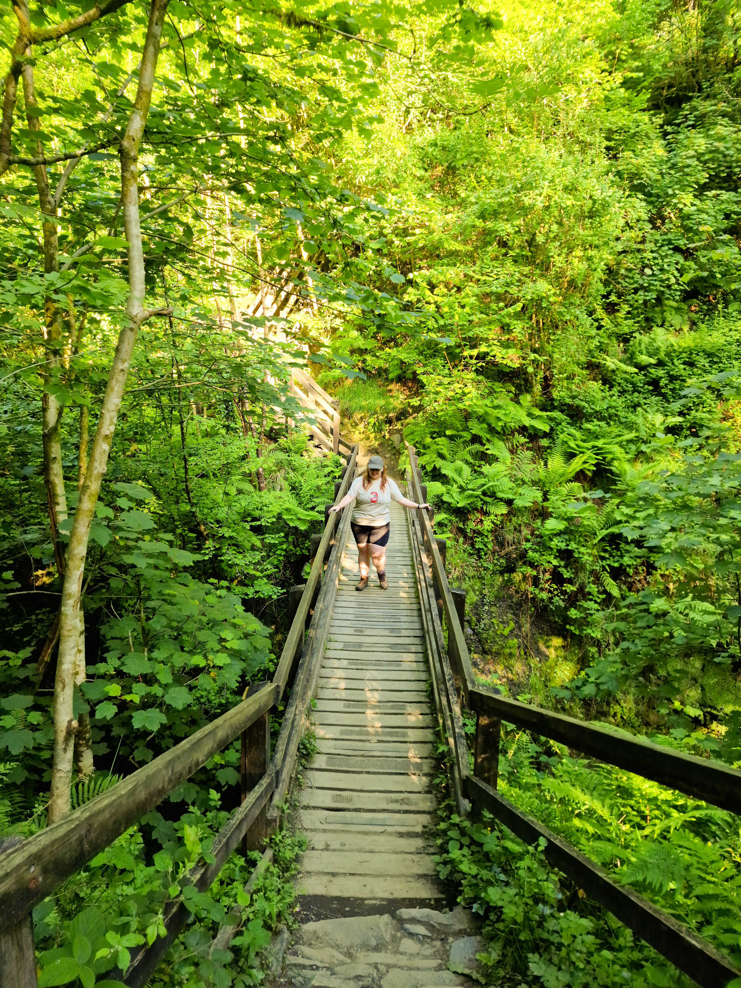 Plus size woman hiking to Henrhyd Falls
