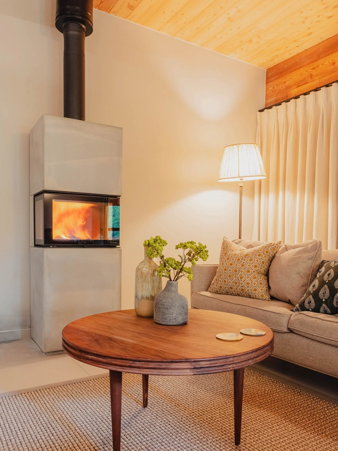 Nestled at the soul of Rum Doodle apartment lies a stunning fireplace, where luxury and Alpine charm come together beautifully. Imagine relaxing after a day on Serre Chevalier&rsquo;s slopes, the crackling fire casting a warm glow as you sip your fav