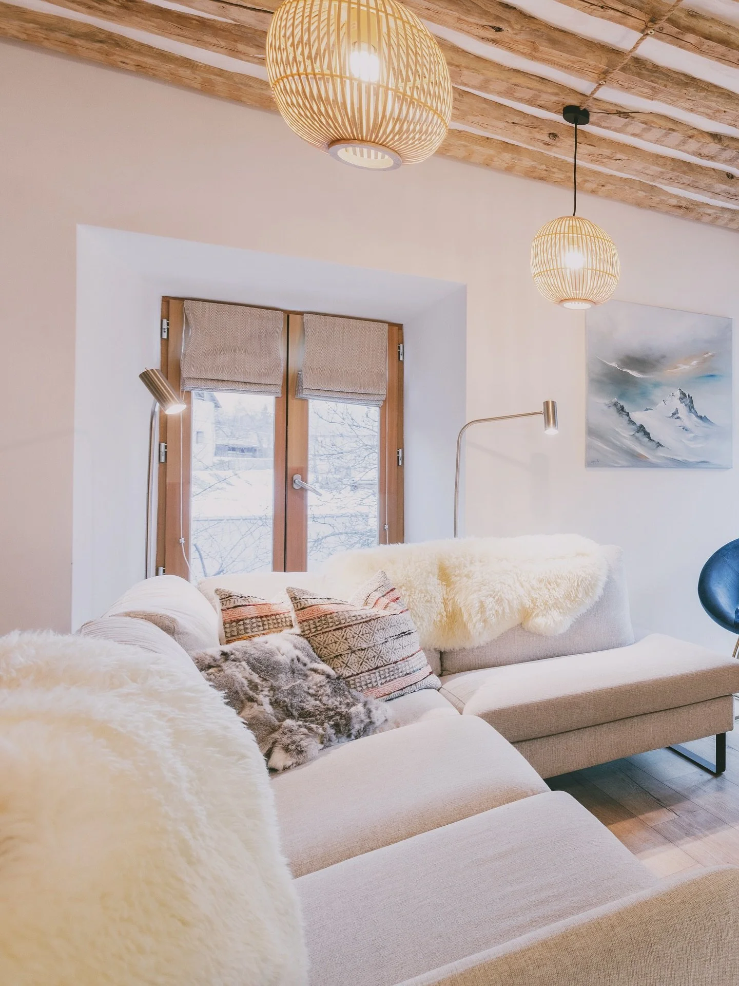 Gather your gang or the whole family, The Haybarn is where alpine comfort meets effortless style. Tucked just minutes from the slopes, it&rsquo;s all about big skies, incredible food, and slow evenings by the fire. Sleeps 10 in total comfort.

What t