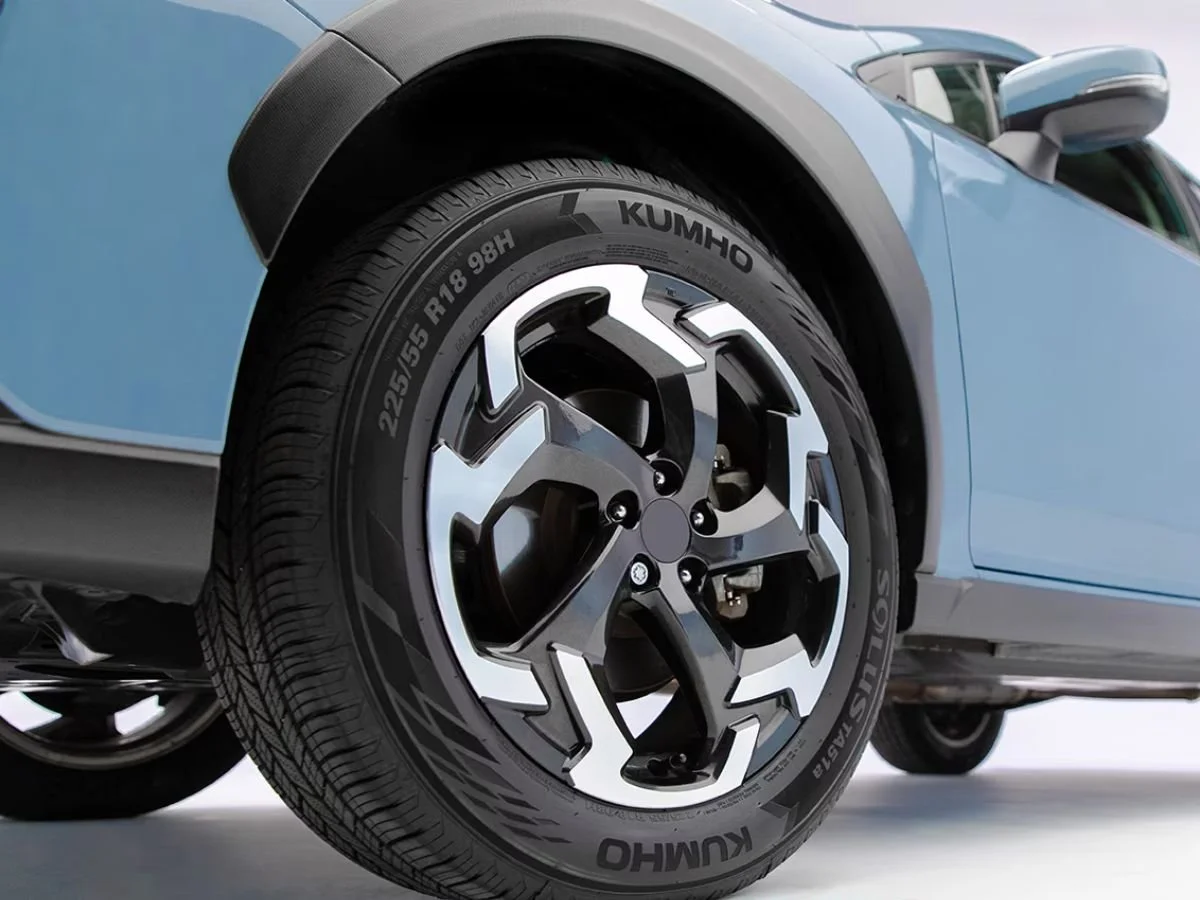 Kumho Solus TA51A all-season tire with specialized 3D sipes on a gray and silver geometric alloy wheel.