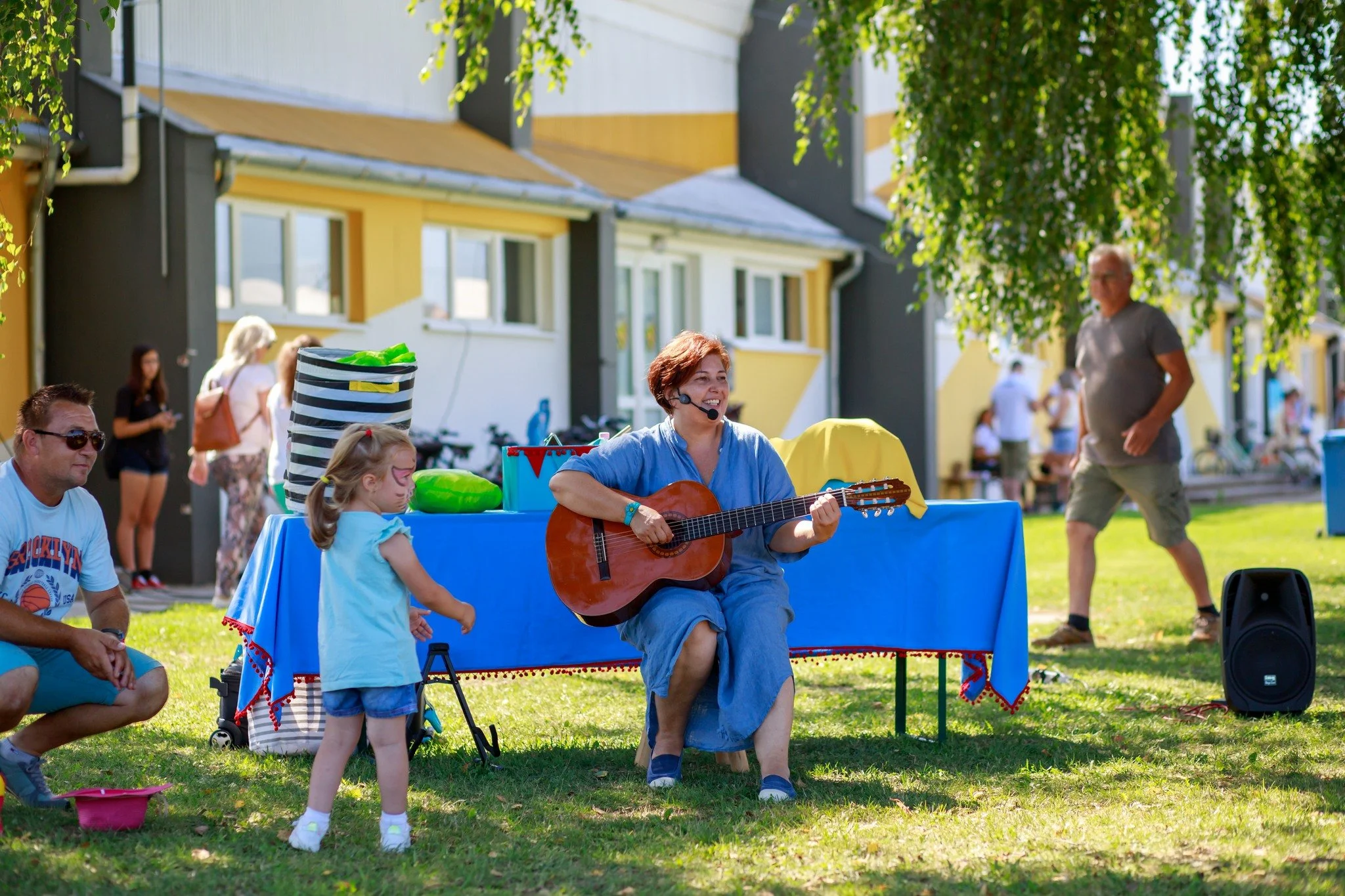 baba-mama foglalkozások, ölbeli játékok, mondókák, kerekítő manó