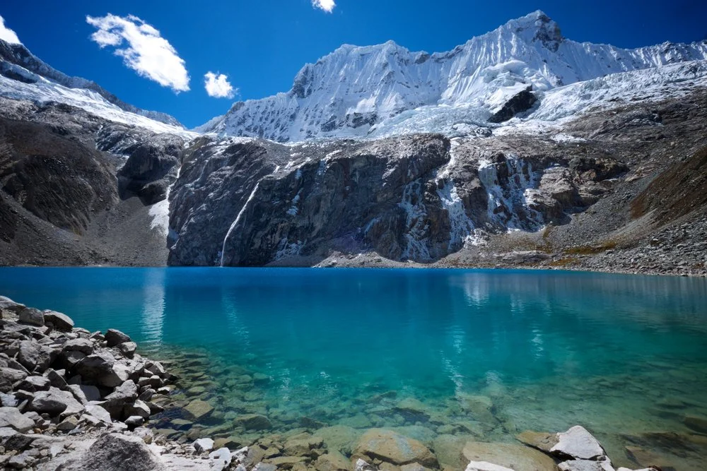 Hiking Between the Sun and the Moon