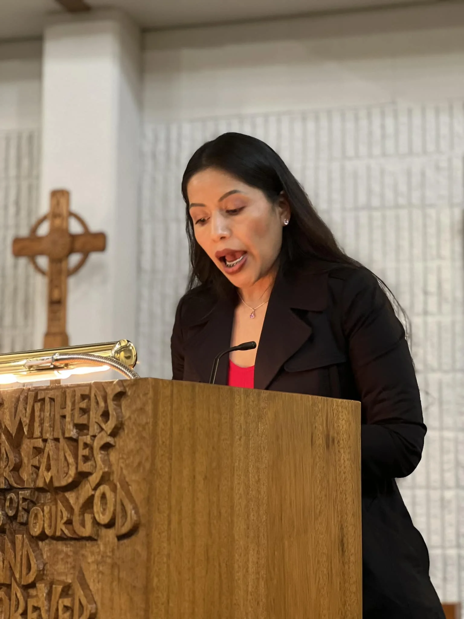 WomanSpeakingPodium2.jpg