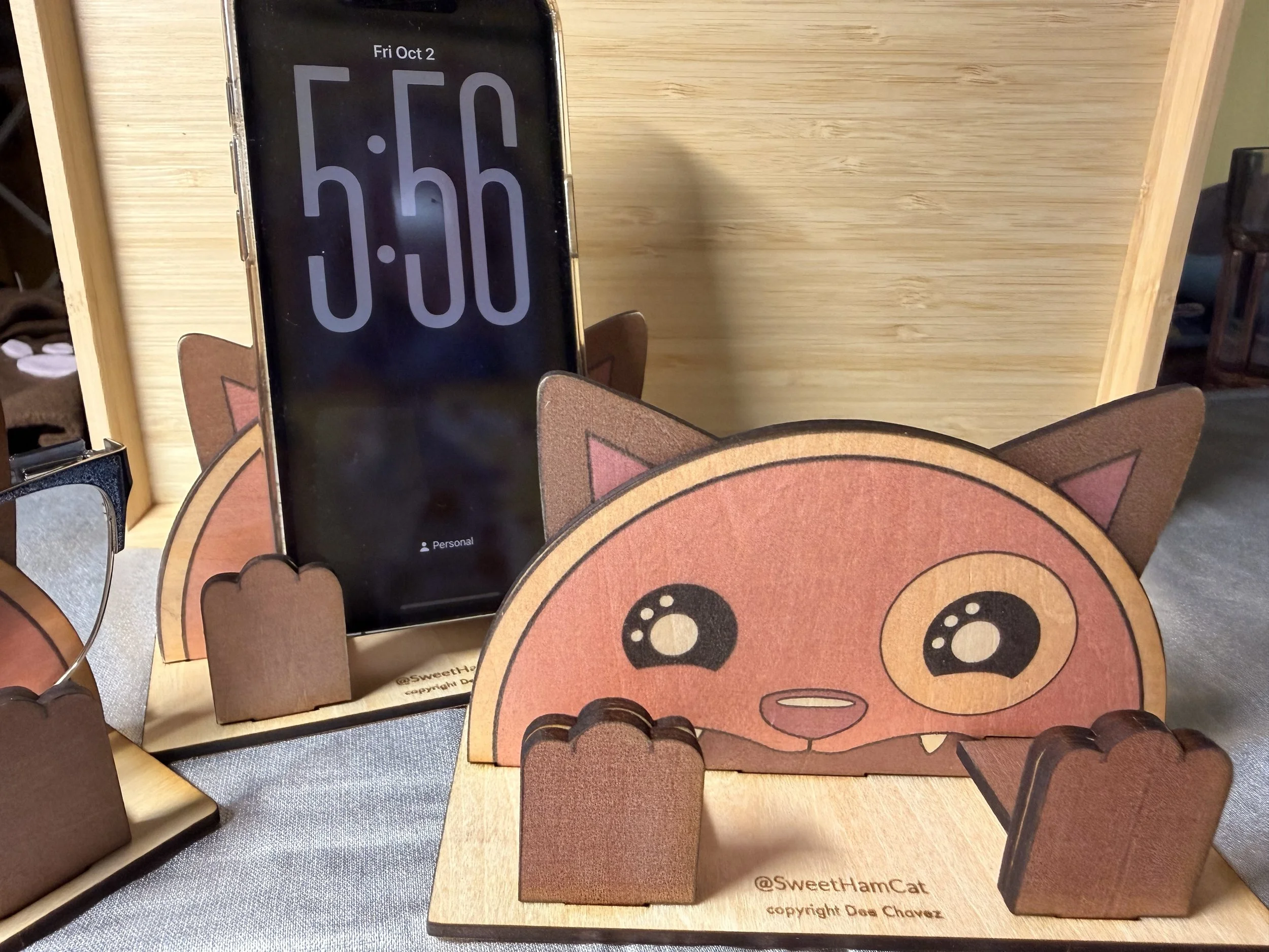 Wood Color Eyeglass Holder 04.jpg