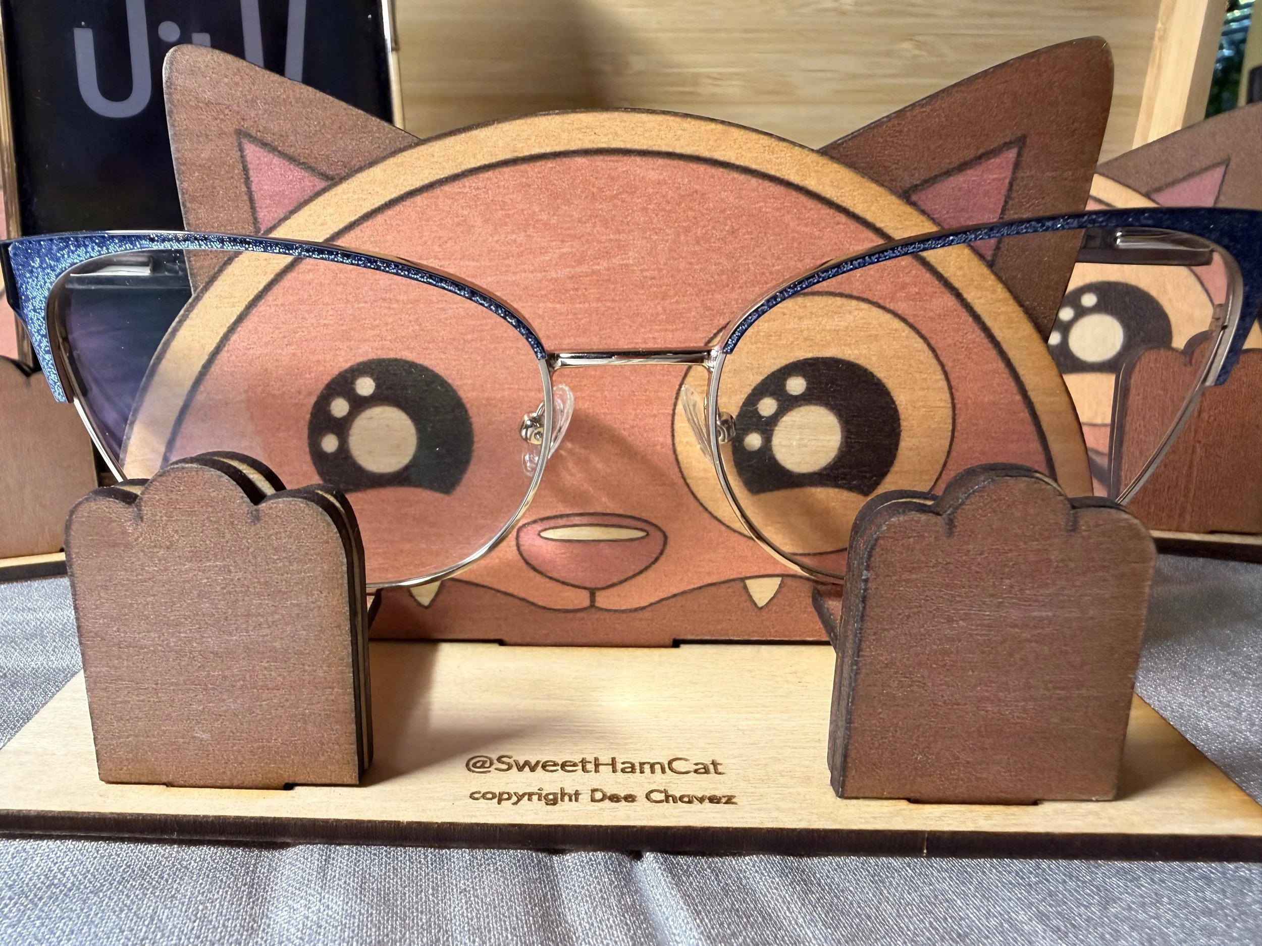 Wood Color Eyeglass Holder 01.jpg