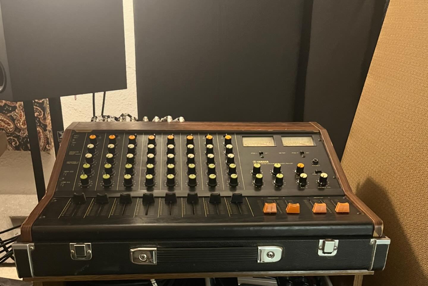 Wired up some direct outs in this old fella. Yamaha PM430. The lttle cousin to the ON1000