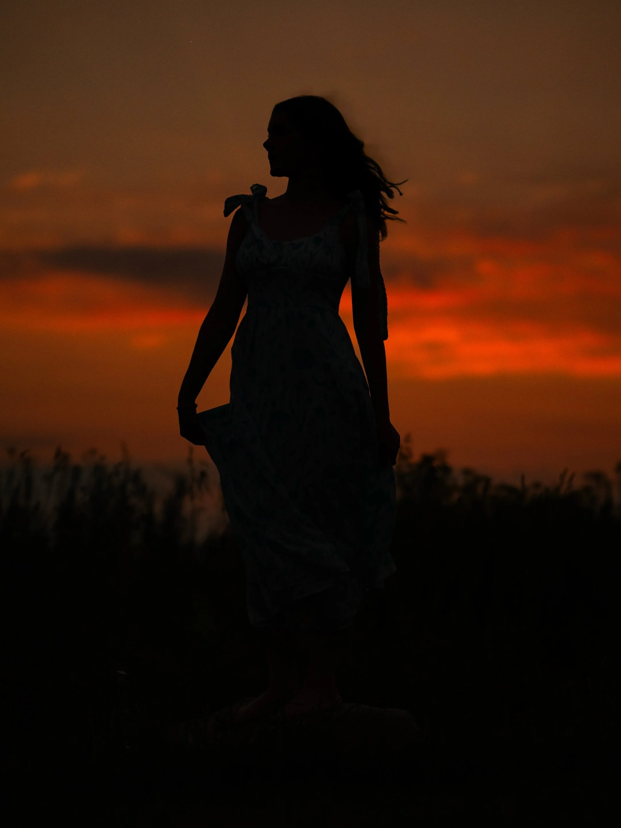 Still can&rsquo;t get over the St. Croix River magic for Natalie&rsquo;s senior portraits. Her whole session was magic, from soft river light and textured driftwood to a wildflower field at sunset, every location added its own personality to her seni