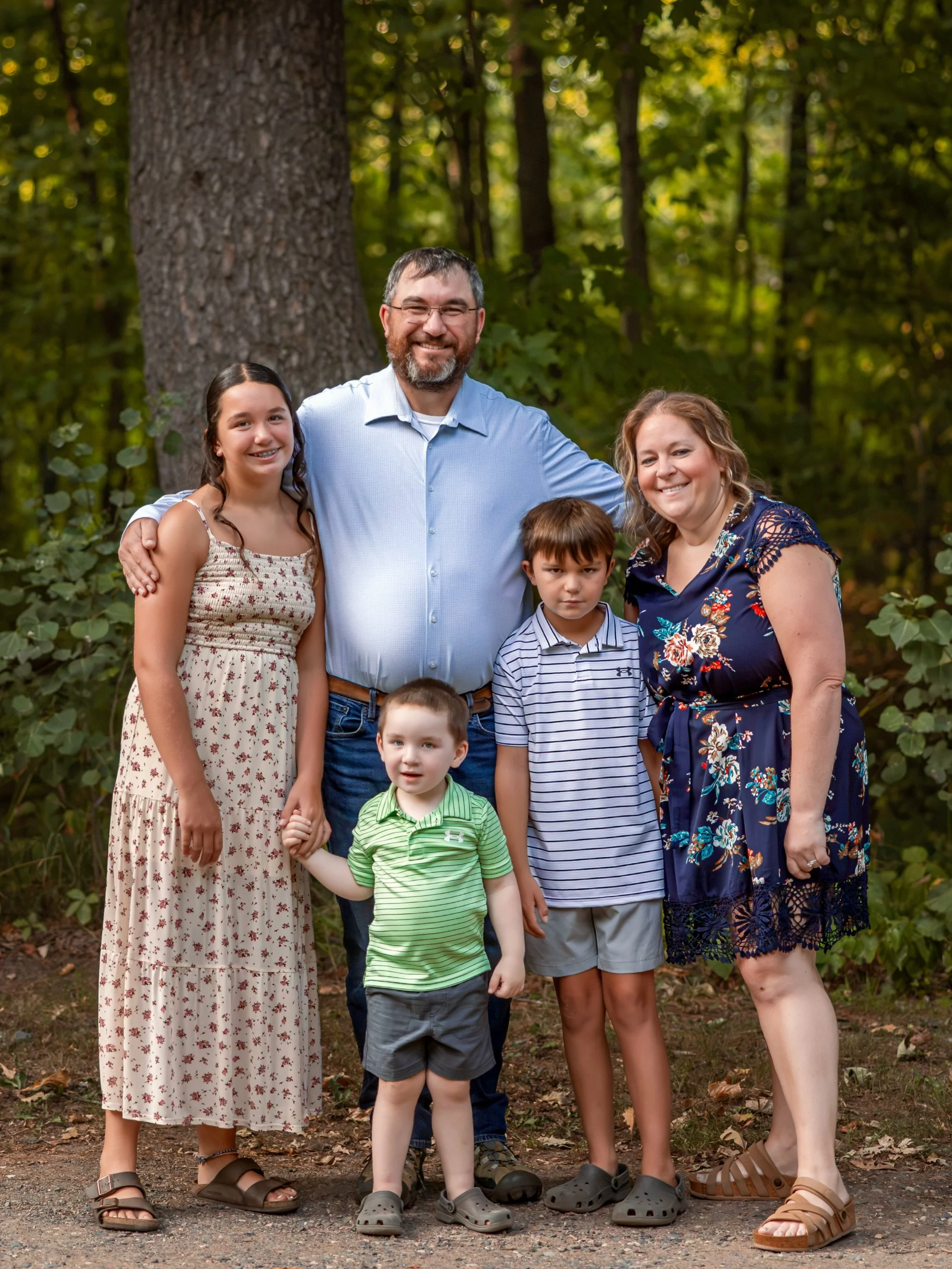 A few weeks ago, I got to spend the evening with this sweet family exploring a little creek and park. It was such a fun evening. Between splashing in the water, wandering the trails, and soaking up those end-of-summer moments, there was no shortage o