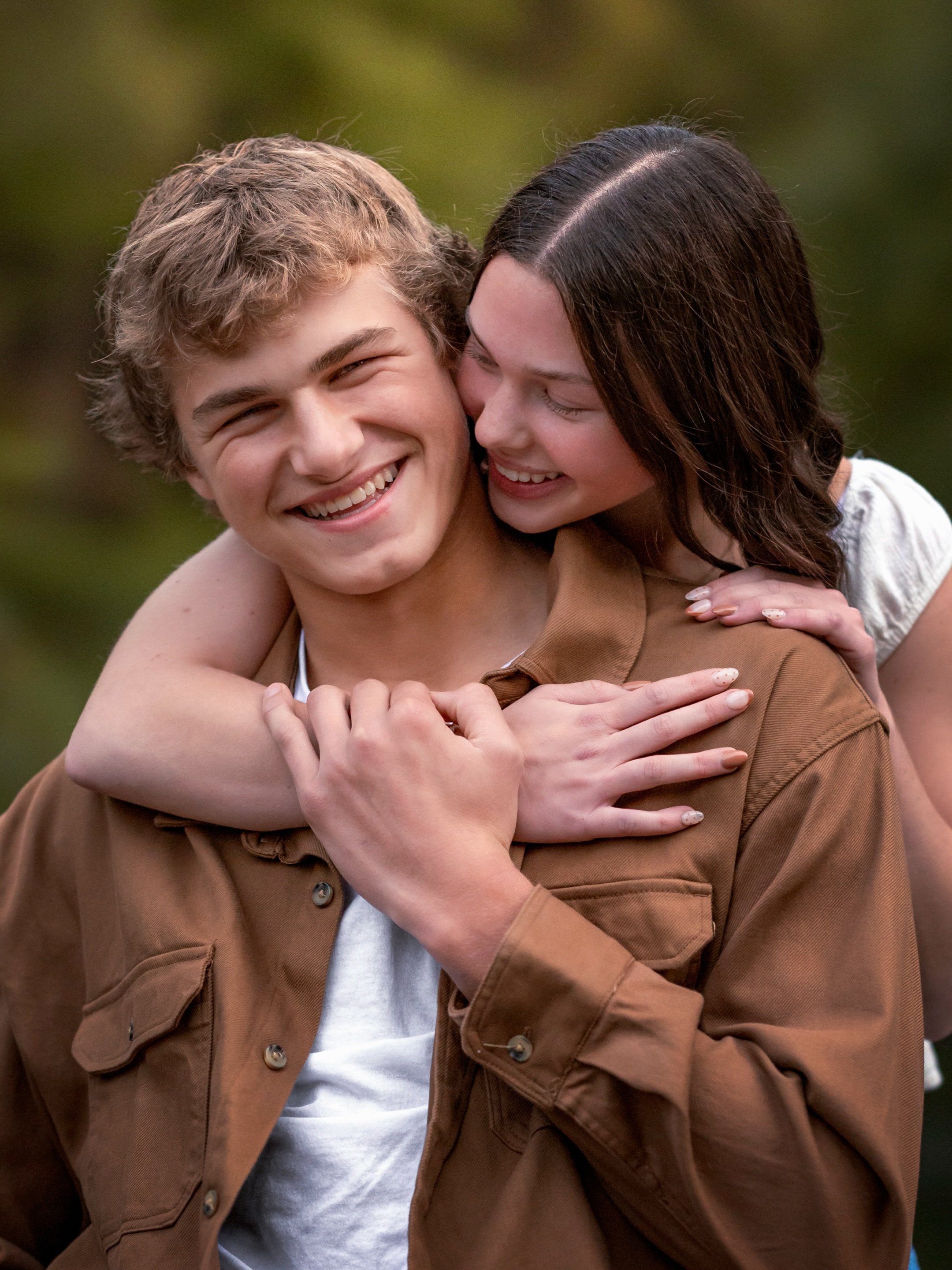 I&rsquo;m so behind on sharing sessions, but these couples are way too cute to stay tucked away on my computer! 🤍 My couples minis were a while ago, and I&rsquo;m finally giving them their moment here.

We spent a gorgeous Sunday afternoon laughing,