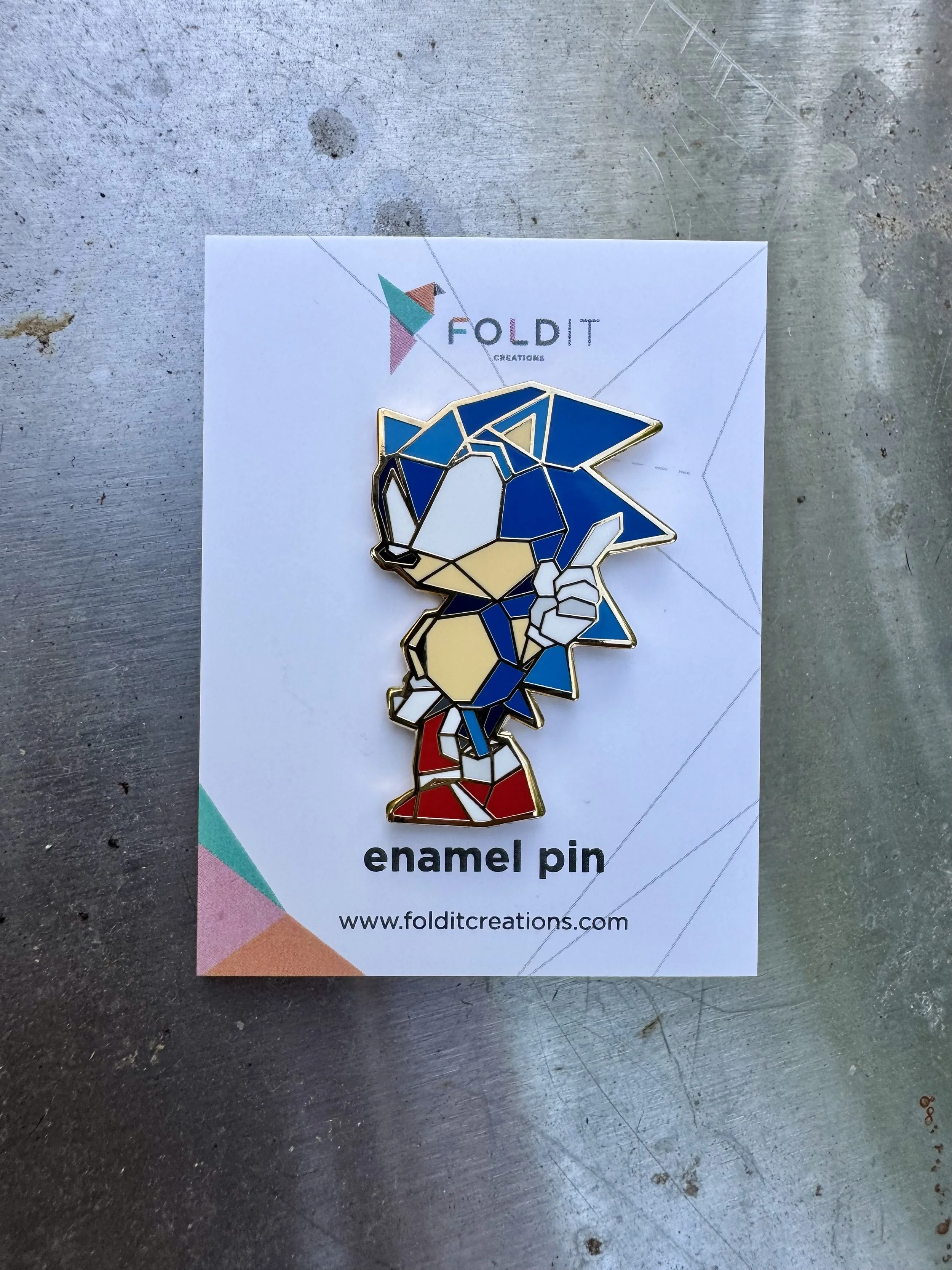 Sonic-the-hedgehog-hard-enamel-pin.jpeg