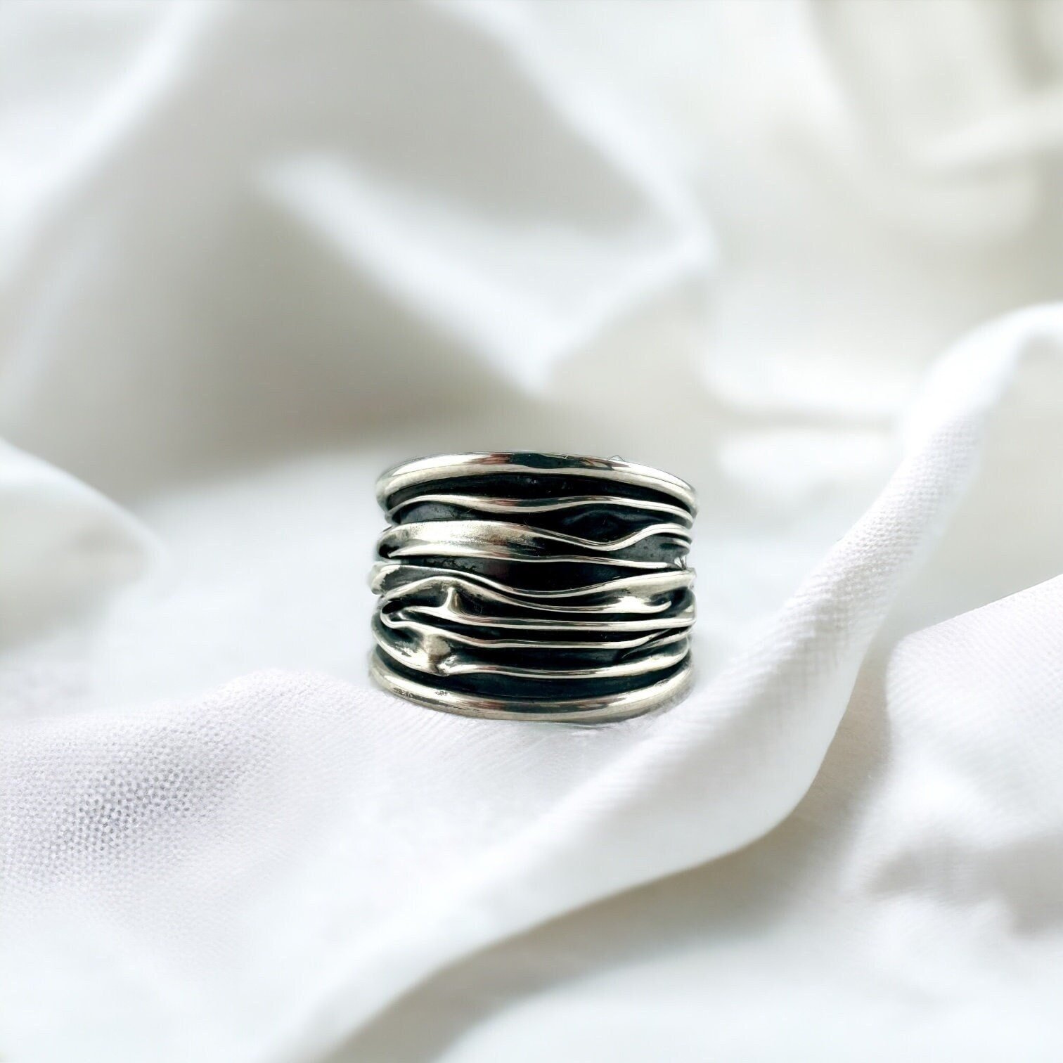 https://i.etsystatic.com/5273699/r/il/d9951c/5719772234/il_fullxfull.5719772234_rtto.jpg