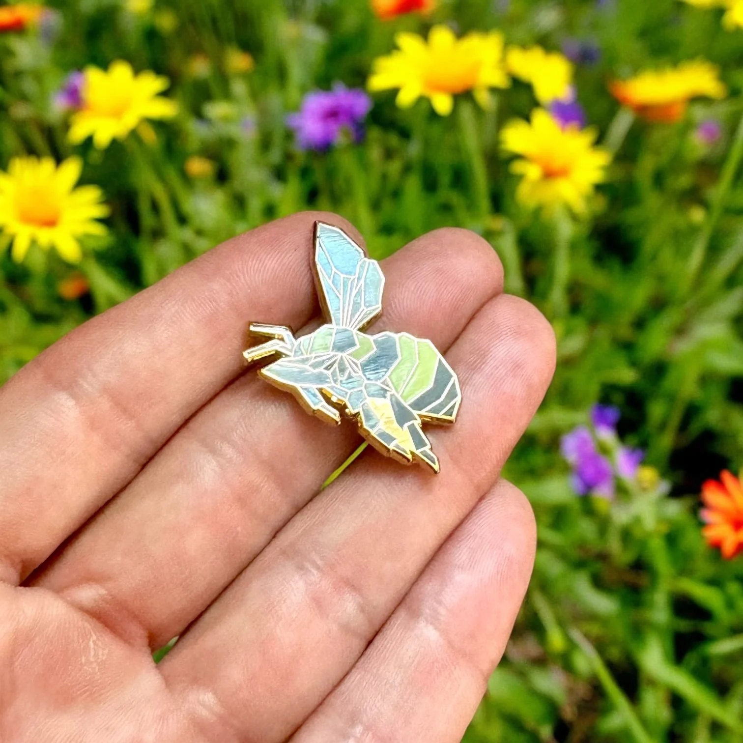 bumble bee enamel pin