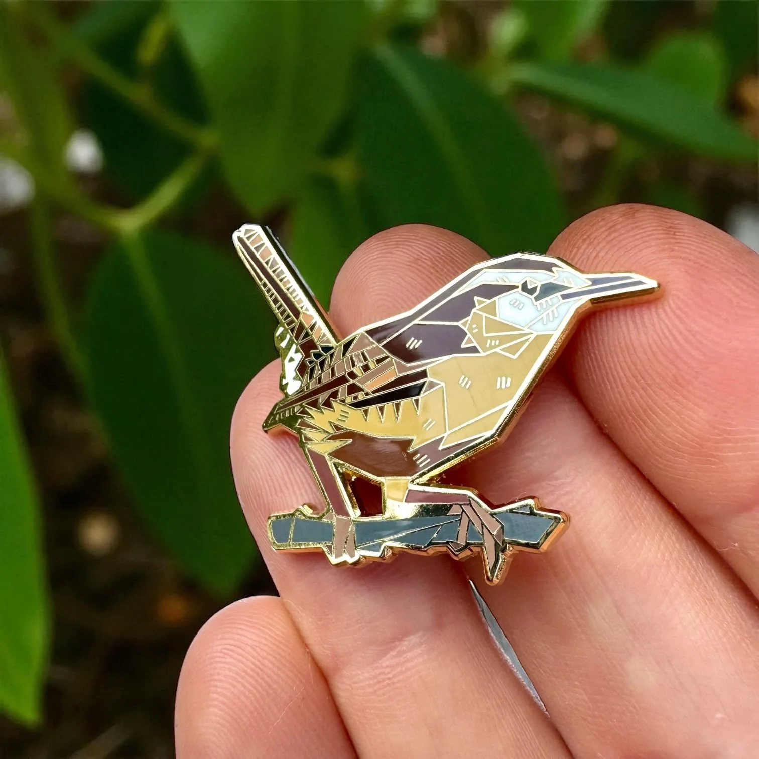 Carolina-Wren-Bird-Hard-Enamel-Pin-6.jpeg