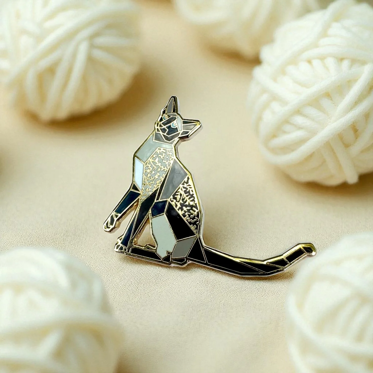 Siamese-Cat-hard-enaeml-pin-3.jpeg