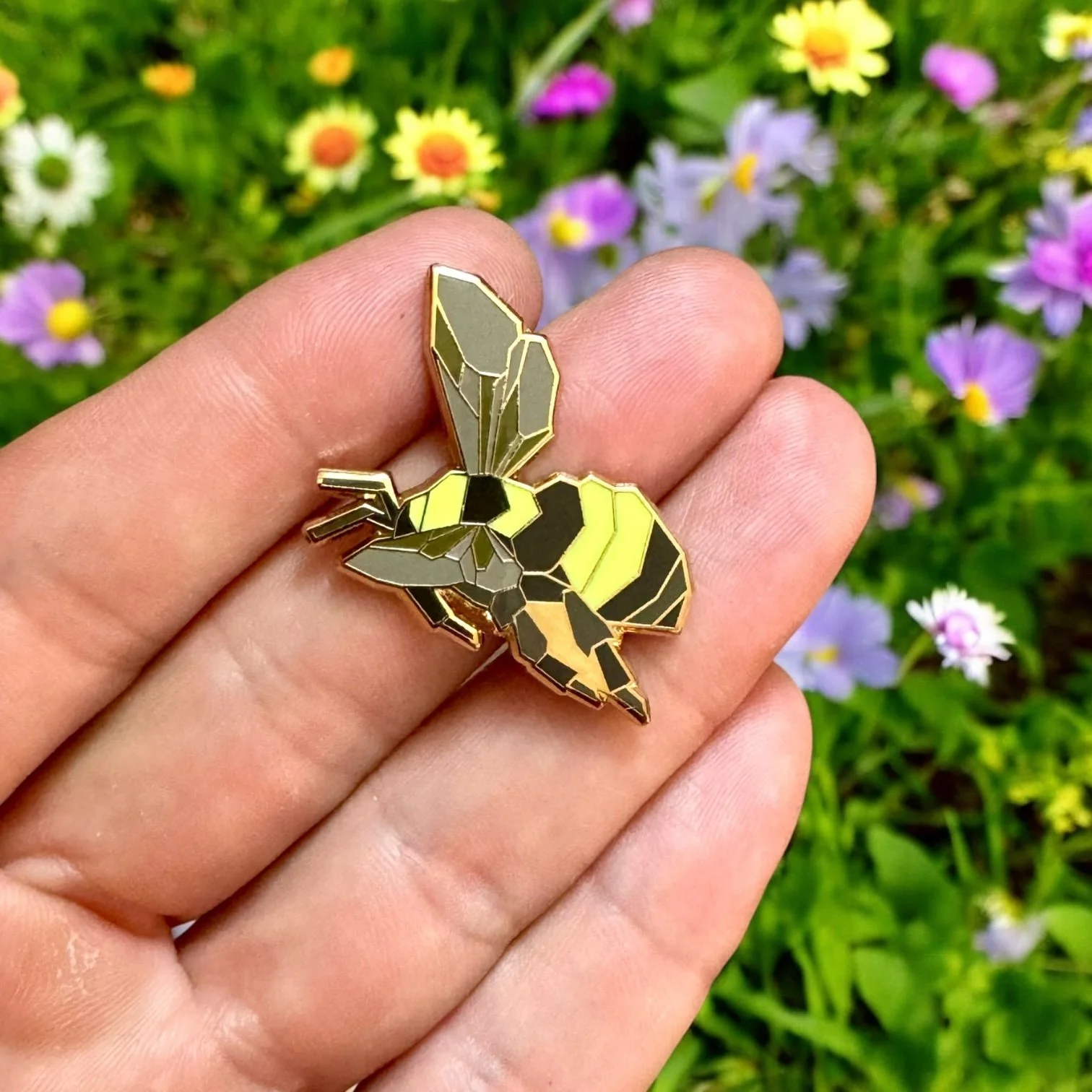 bumble bee enamel pin