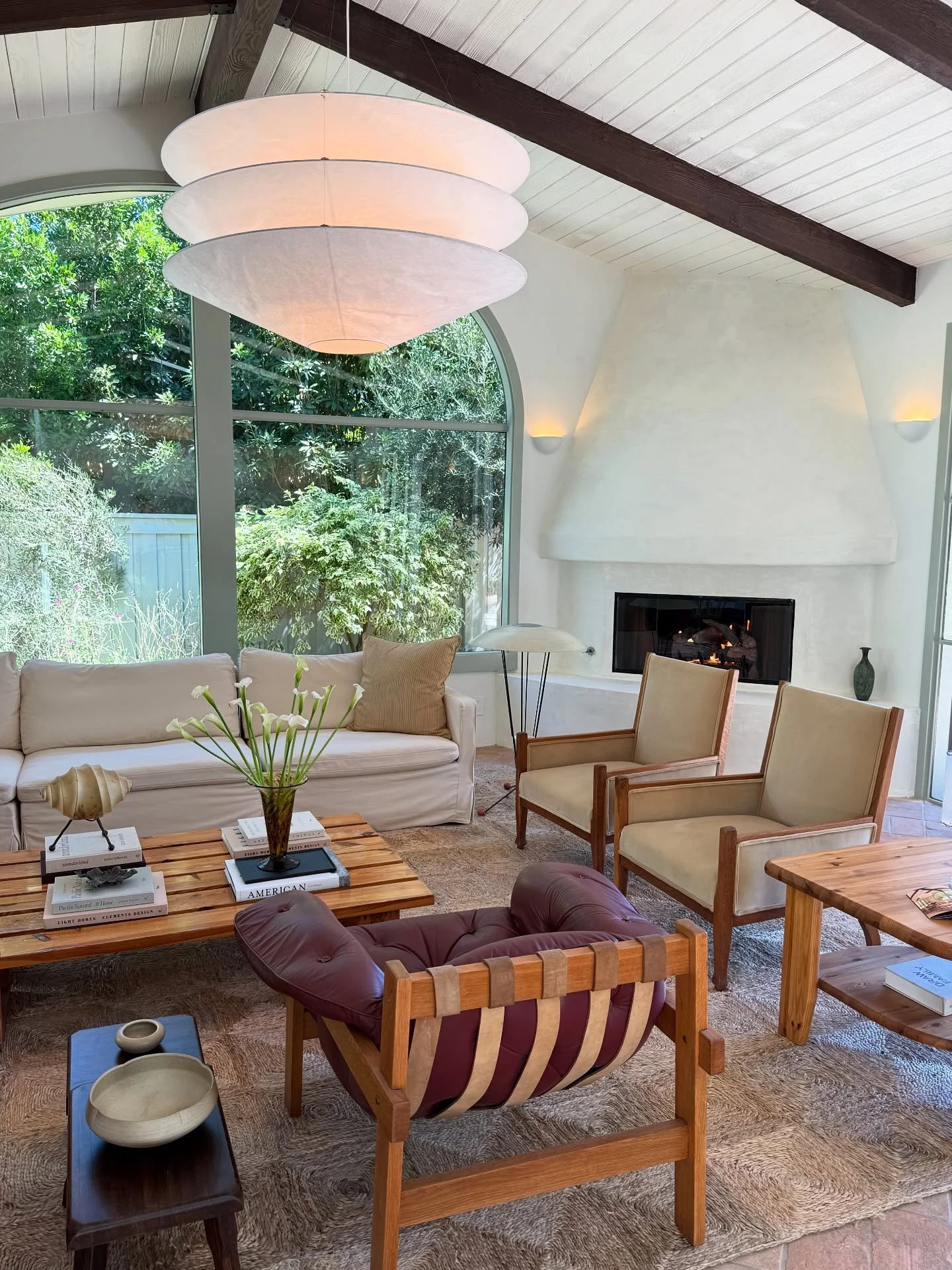 On the Market✨
This drop-dead-gorgeous Mediterranean home in the Hollywood Hills was beautifully reimagined by @omedezin and @want.zamora. The home balances high design with grounding elements: think natural woods, organic tiles, bespoke doors, and l