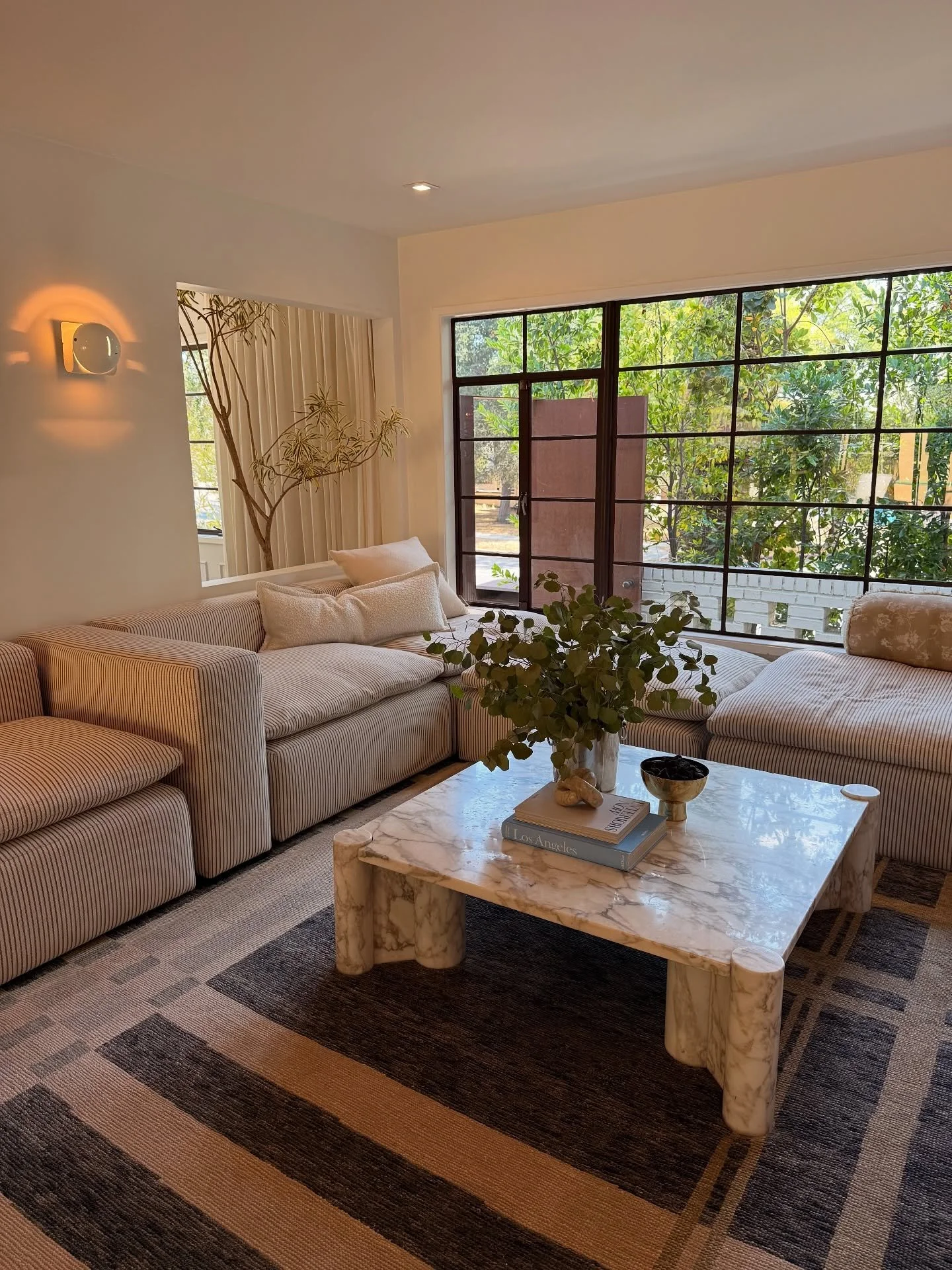 Currently on the Market 💫
This California ranch, reimagined by an AD100 interior designer for her own family, pairs playfulness with thoughtful function in every detail. Set just above the street behind a corten steel gate, the home unfolds with vin