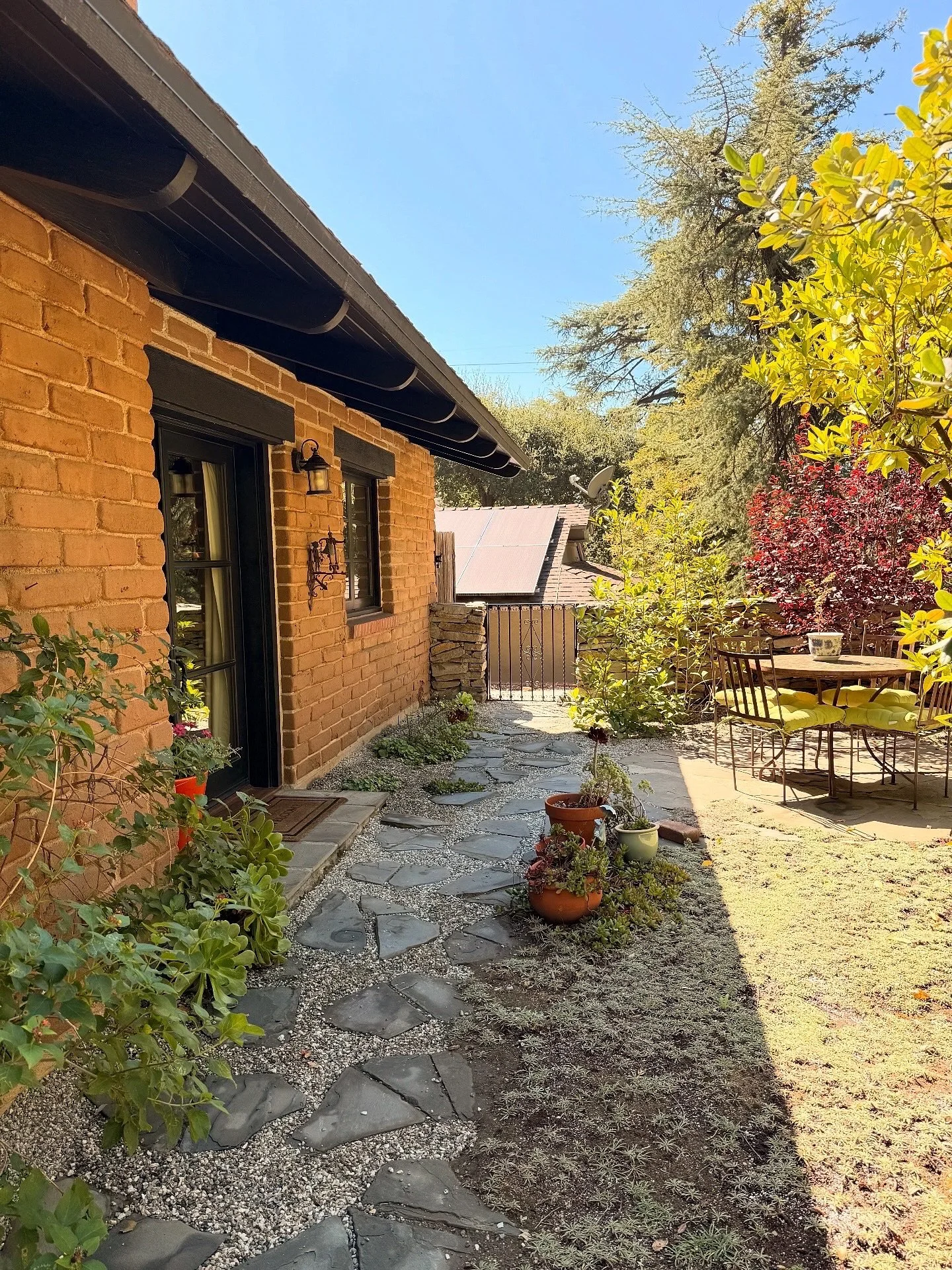 ✨Currently on the Market✨

This stunning and rare adobe style home in the beautiful hills of La Ca&ntilde;ada that has been lovingly cared for by the same family for over twenty years. 

This home offers &mdash;

&bull;&nbsp; A welcoming stone courty