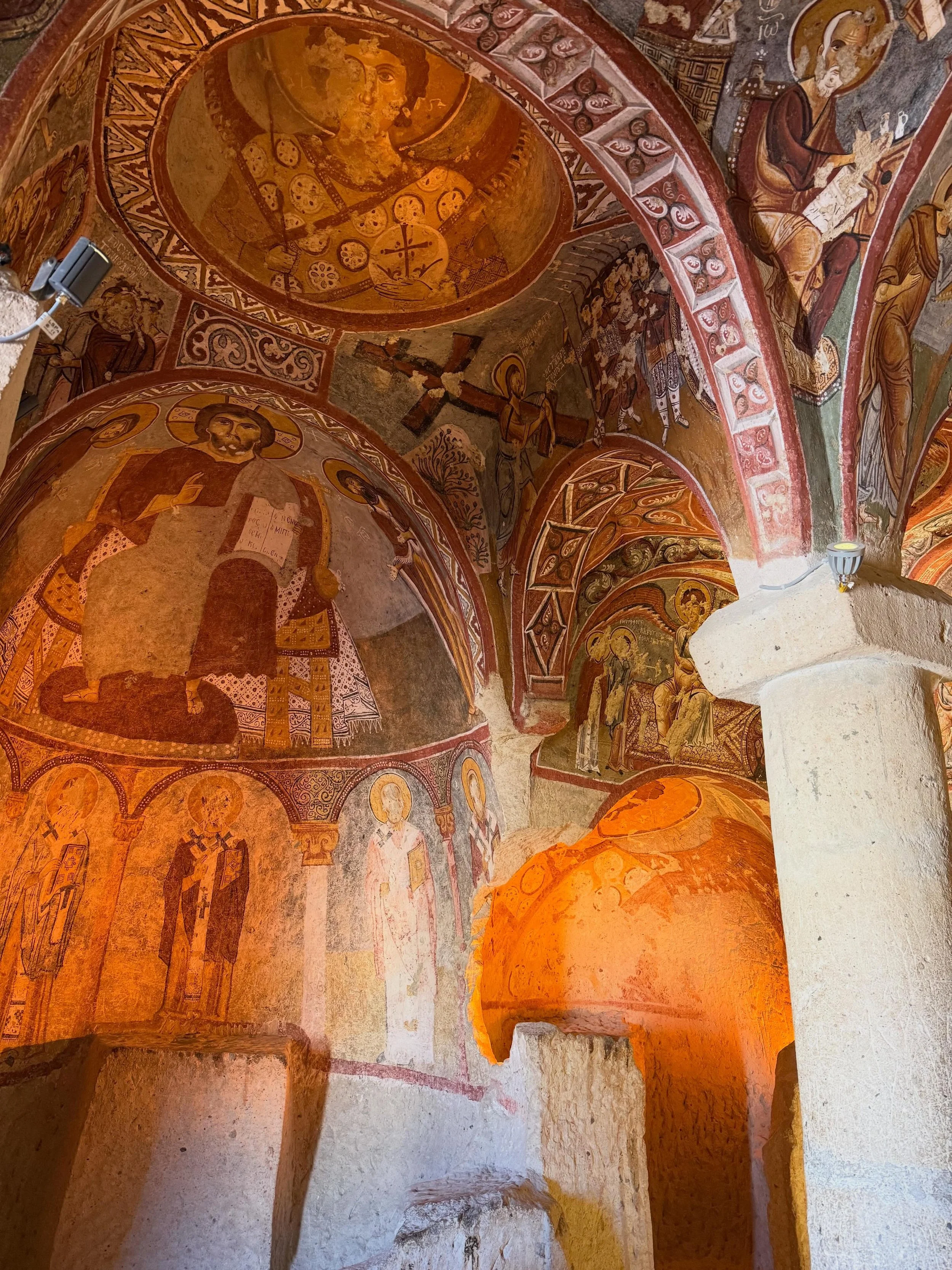 📍 Cappadocia 
Goreme Open Air Museum 🤩
A UNESCO World Heritage site featuring a complex of rock-cut churches, monasteries, and chapels carved into volcanic tuff formations, still maintaining the original frescoes from the 10-12th centuries!

#gorem