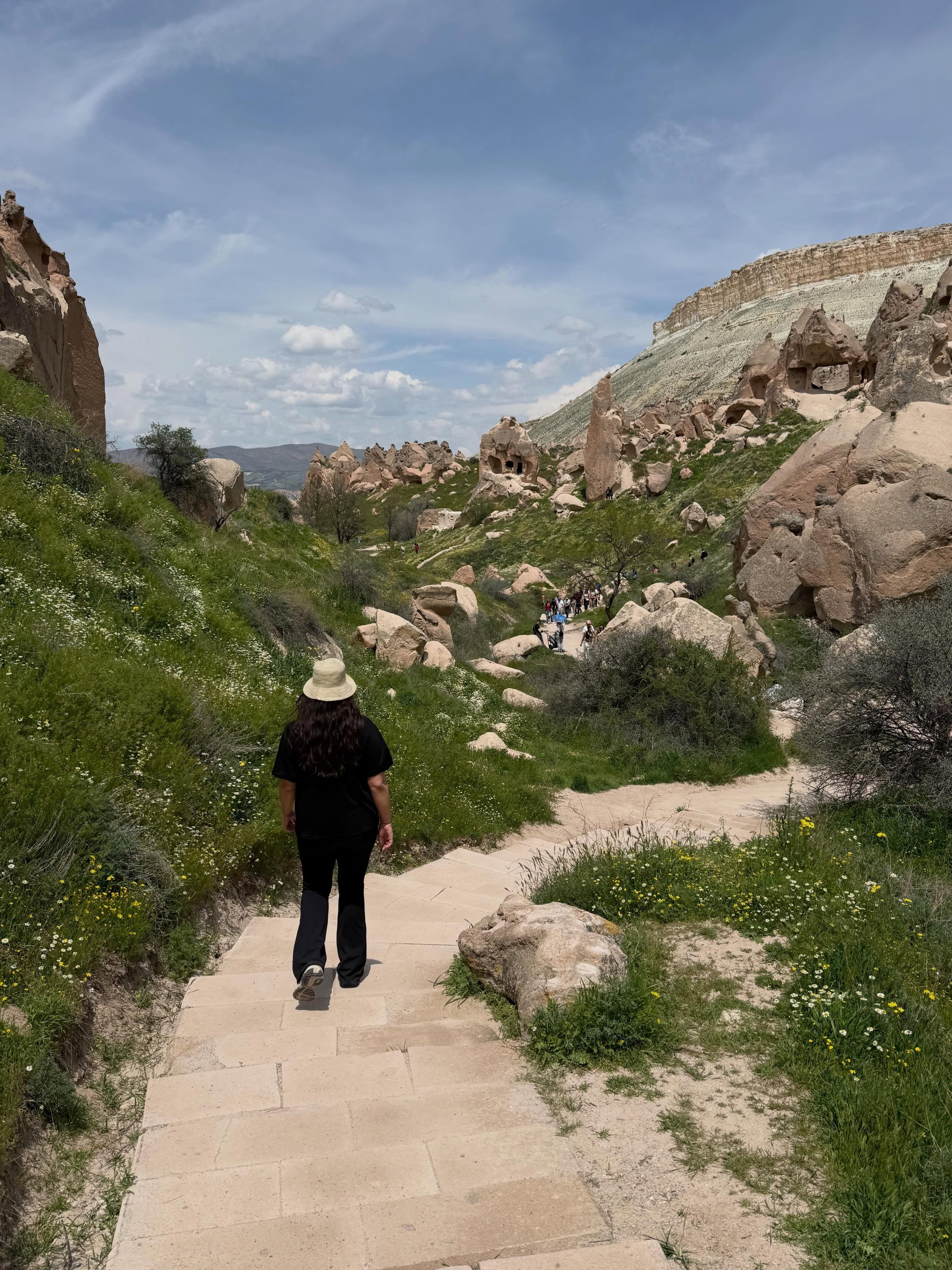 📍Cappadocia 
Zelve Open Air Museum, a less crowded option to the Goreme Open Air Museum (also definitely worth visiting). This one was inhabited as recently as the 1950&rsquo;s!

#visitturkey #zelveopenairmuseum #openairmuseum #cappadocia #visitcapp