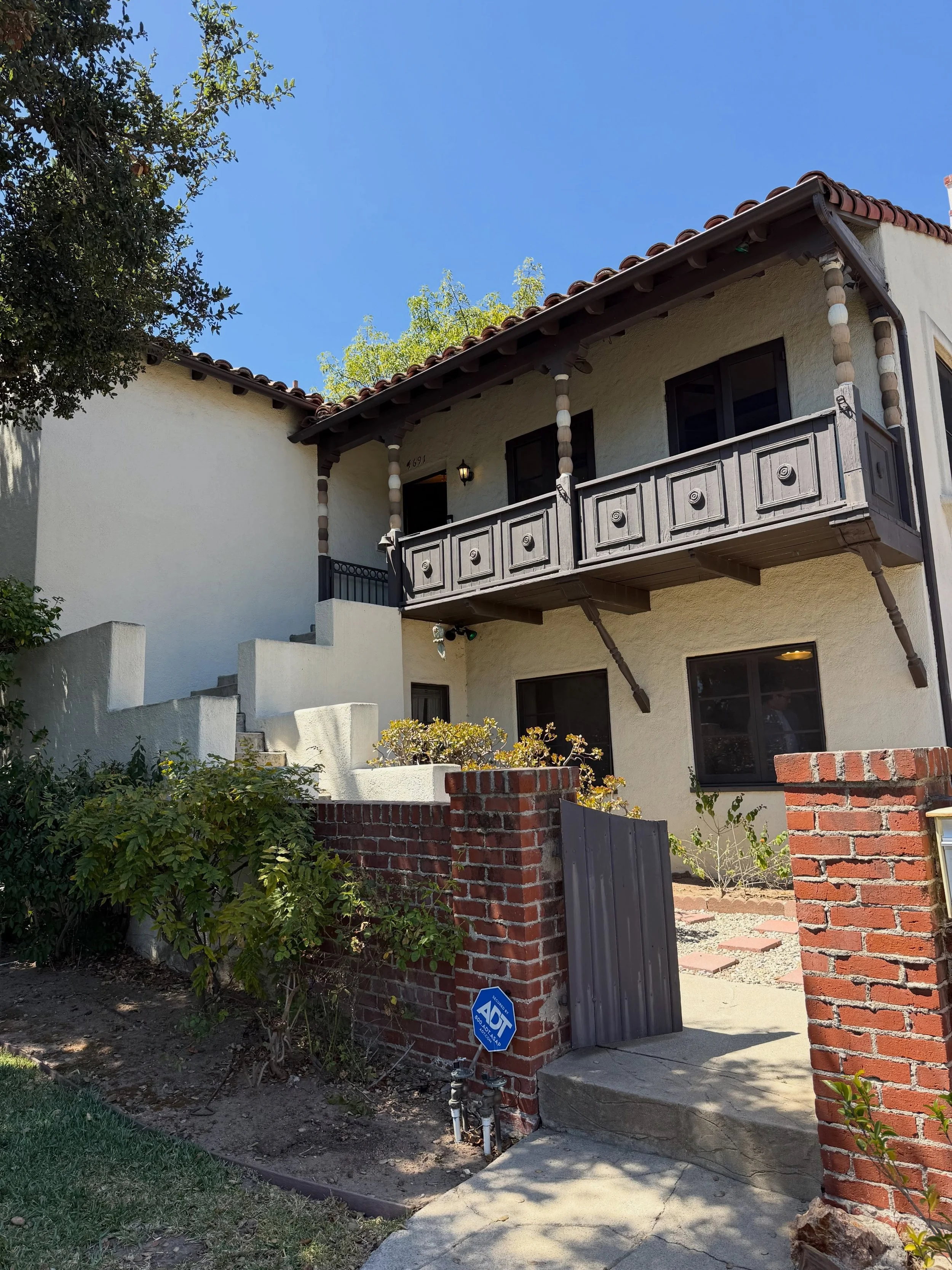 On the Market and FULL of Potential 👌🏼

This one is in popular Eagle Rock and situation on an exceptionally large 9,106 sq. ft. corner lot. This 1935 home is full of original character, beautiful views and that timeless Spanish charm we can&rsquo;t