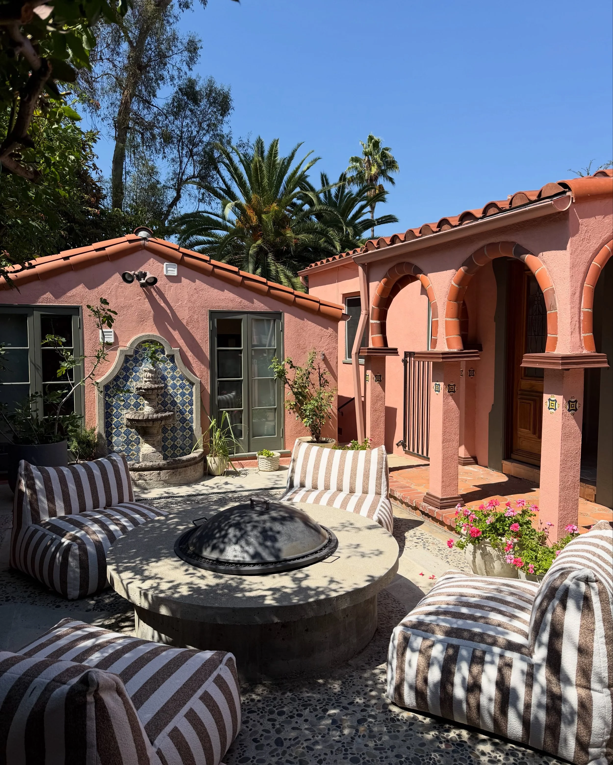 On the Market 🌴
Still thinking about this oasis in the Hollywood Hills 👌🏼
The 1930&rsquo;s Spanish retreat is unassuming and covered in bougainvillea from the street and simply opens up into a swoon worthy space. Original charm has been meticulous