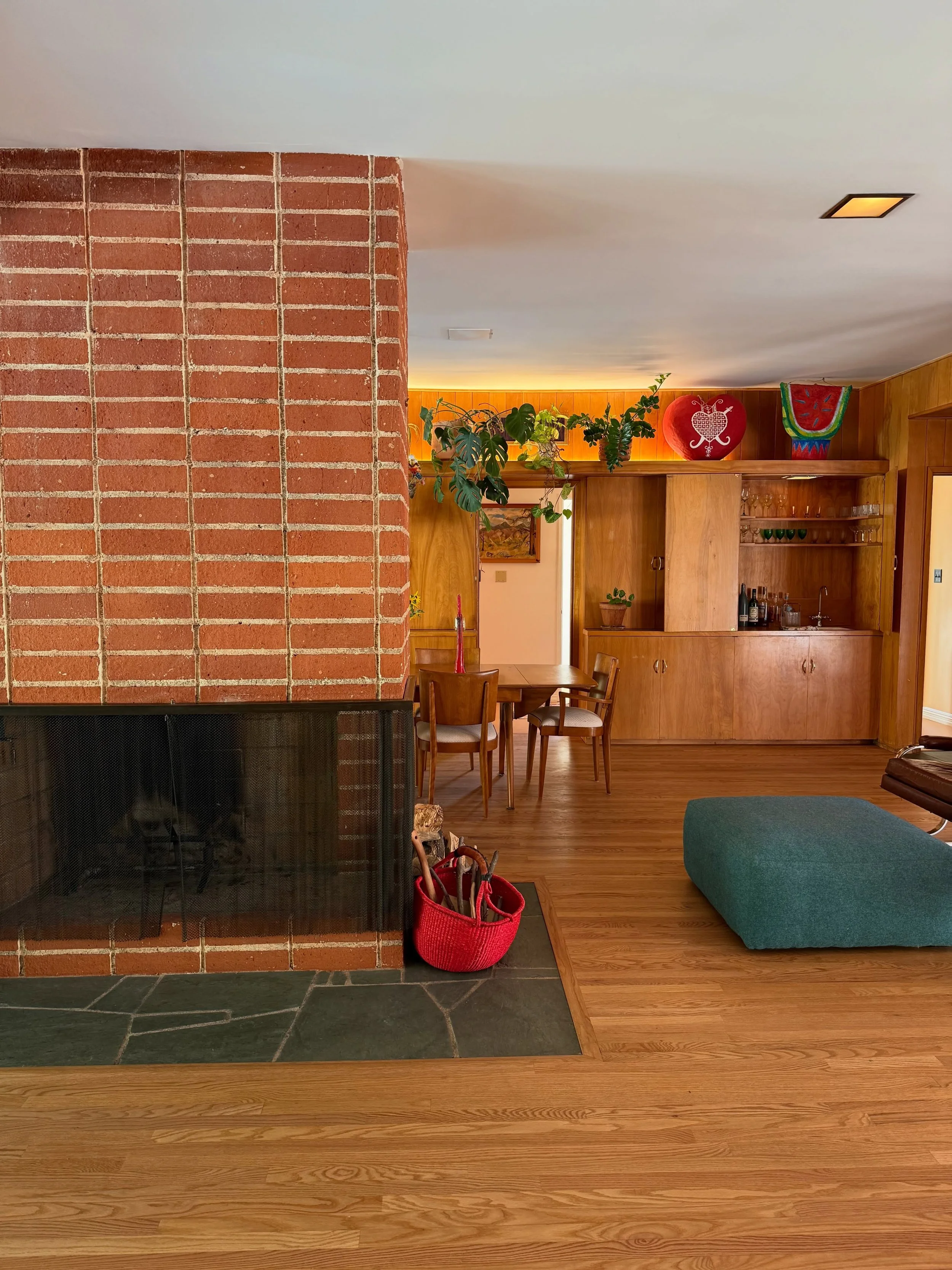 Just my DREAM HOME currently ON THE MARKET 😍

The Dizack Residence, circa 1953 in the beautiful foothills of Tujunga. 

The owners did an impeccable job restoring this time capsule home over the last few years bringing all the amazing attributes bac