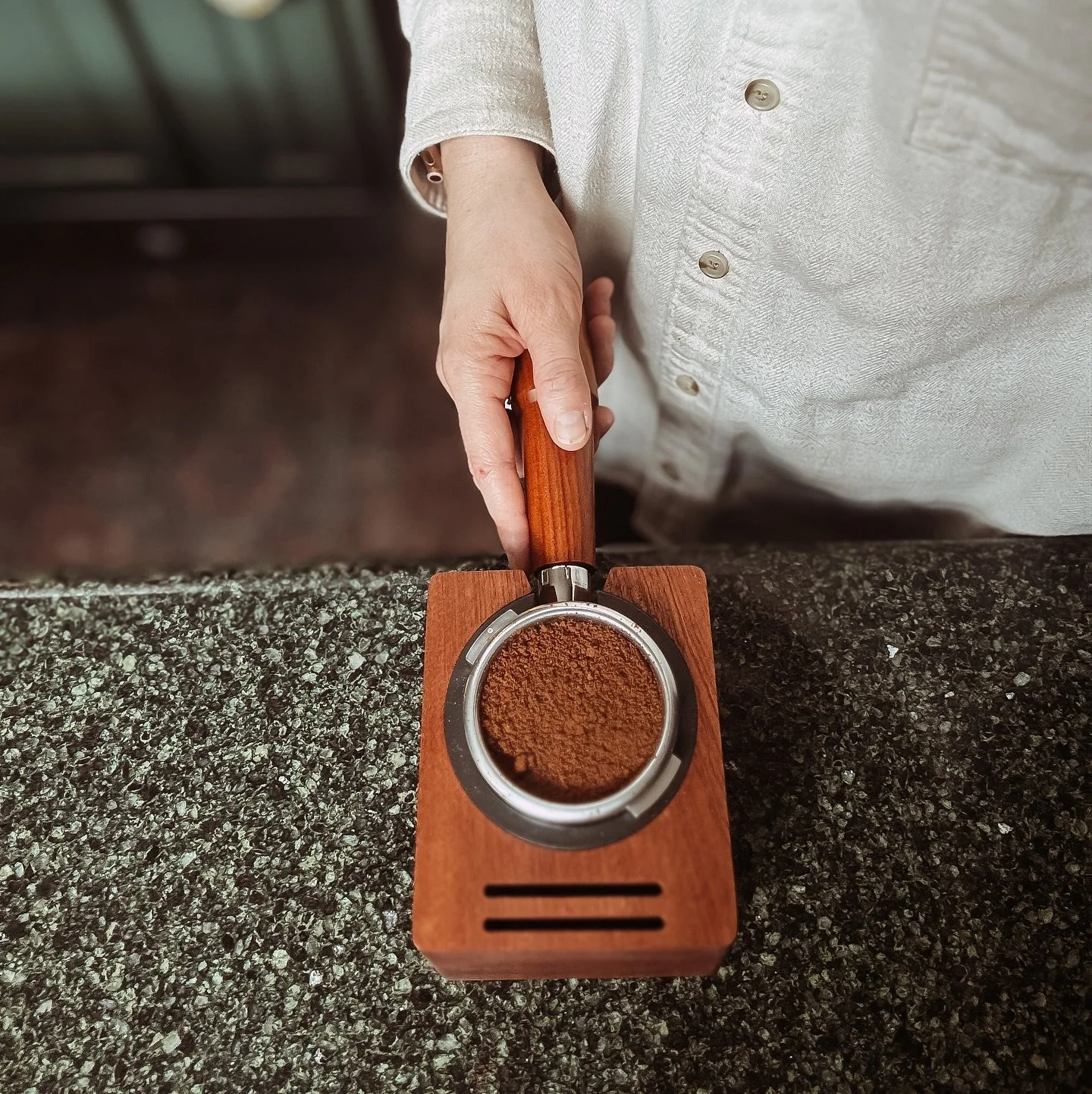 I&rsquo;m still perfecting the coffee shots over here, bc if we&rsquo;re being honest, it takes a bit to pull the right shot! I start with 18g of coffee beans, grind fine (adjust depending on how fast the shot pulls), use a distributor and pressurize