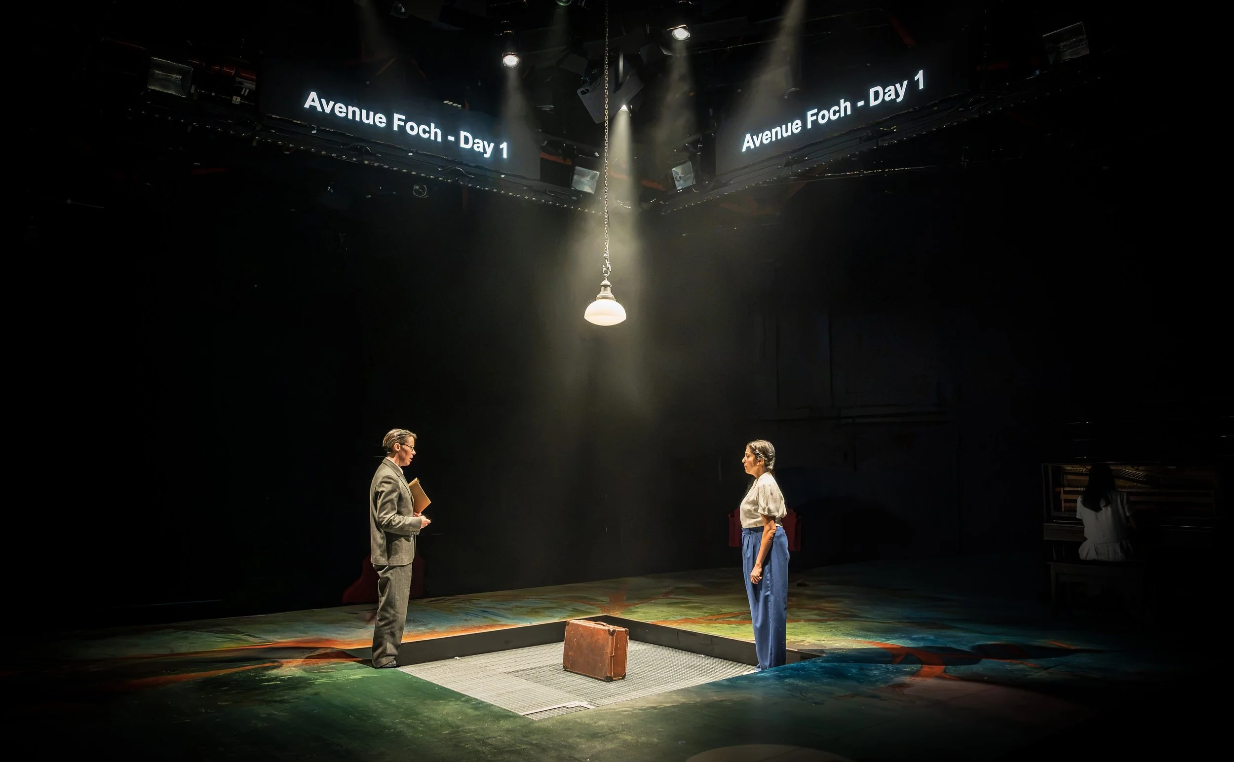 Caoilfhionn-Dunne-Priyanga-Burford-in-a-small-and-quiet-light_CFT_Photo-Marc-Brenner-04314.jpg