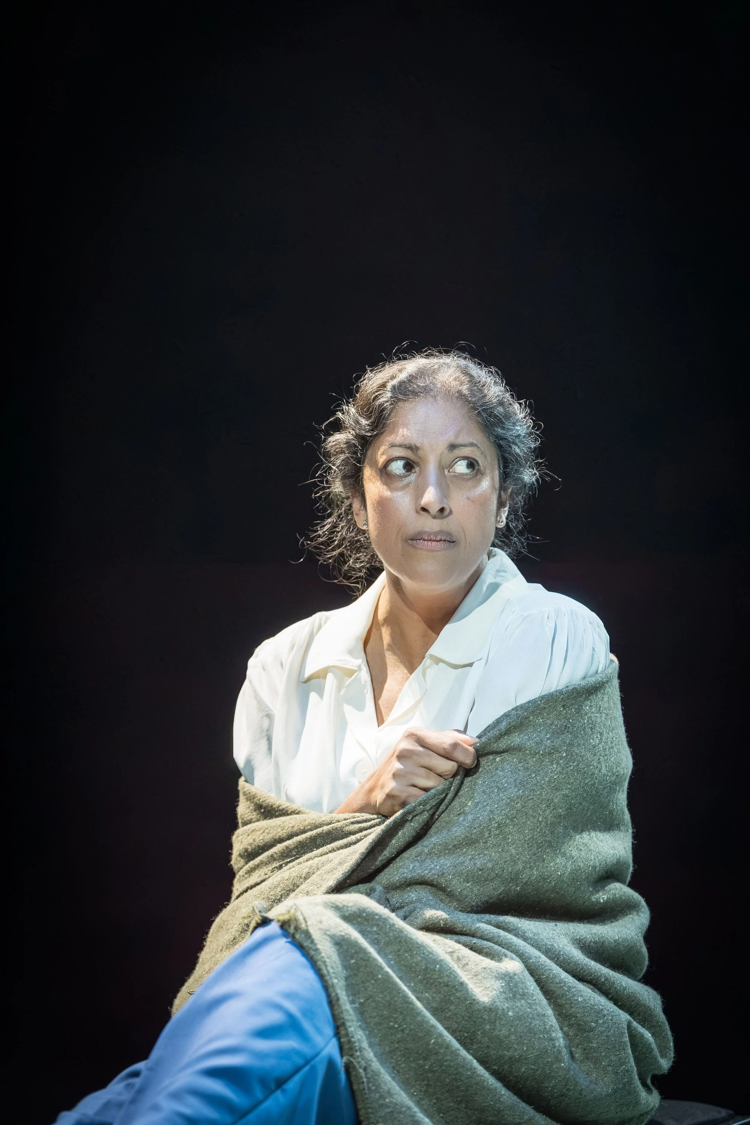 Priyanga-Burford-Noor-in-a-small-and-quiet-light-at-CFT-Photo-Marc-Brenner_05262.jpg